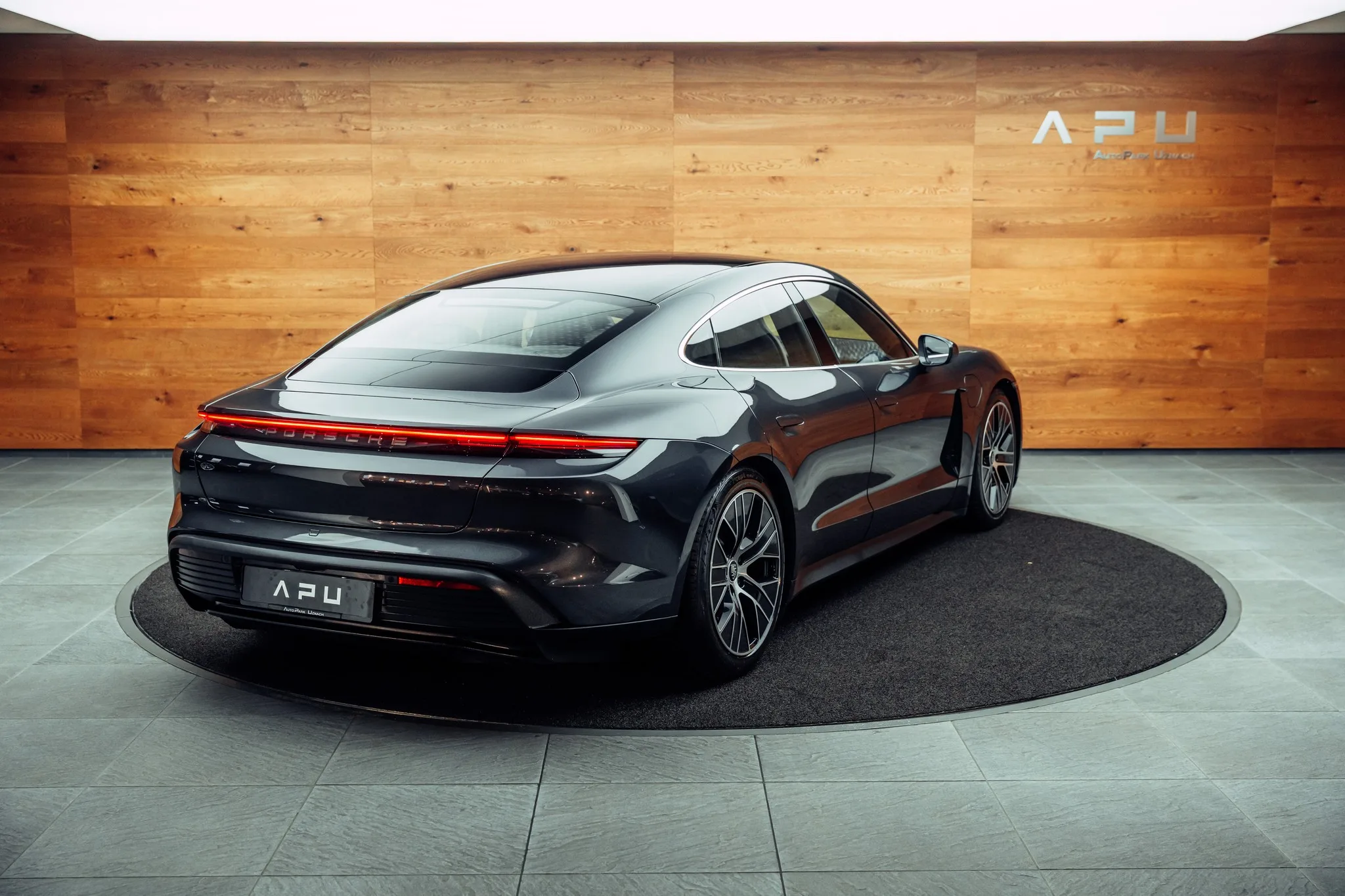 2020 Porsche Taycan 4S, 3/21
