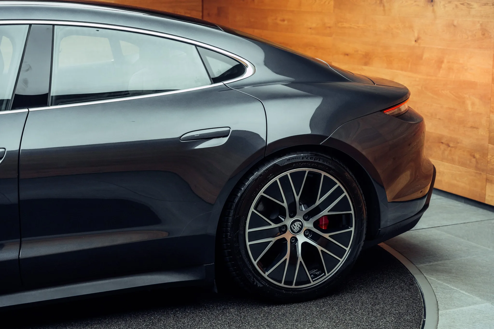 2020 Porsche Taycan 4S, 20/21