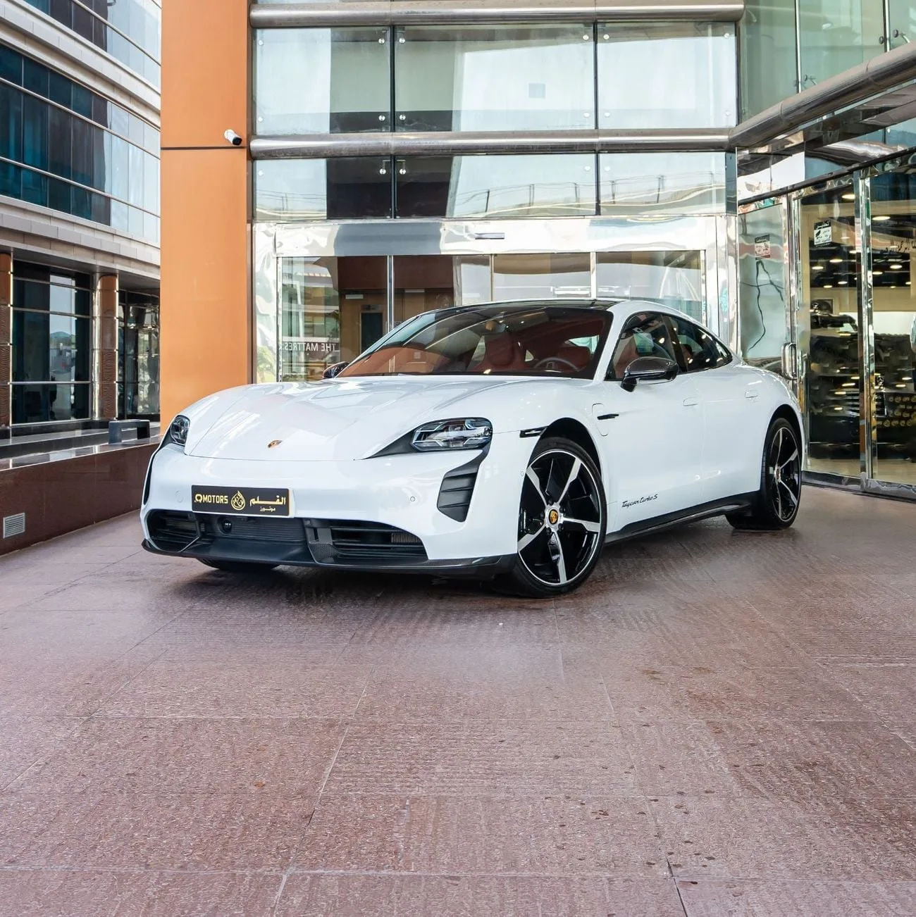2020 Porsche Taycan Turbo S angeboten von einem Spezialhändler in Dubai, Vereinigte Arabische Emirate, Hauptfoto