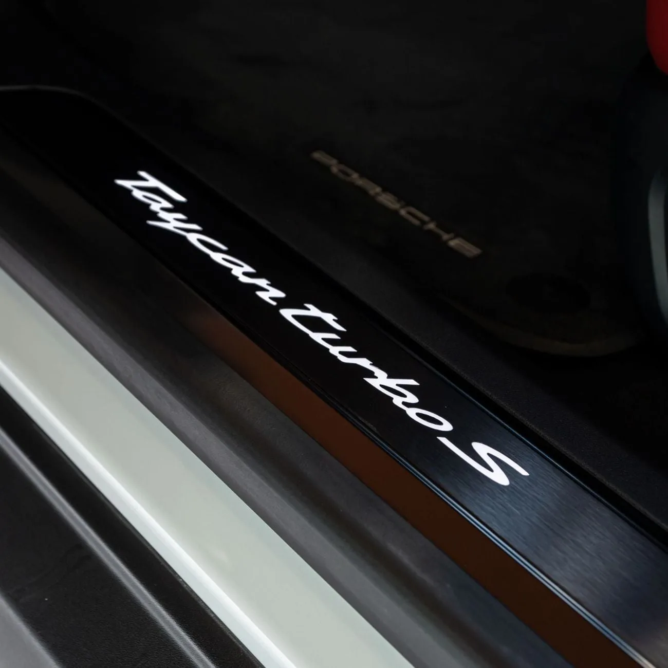 2020 Porsche Taycan Turbo S, 6/12