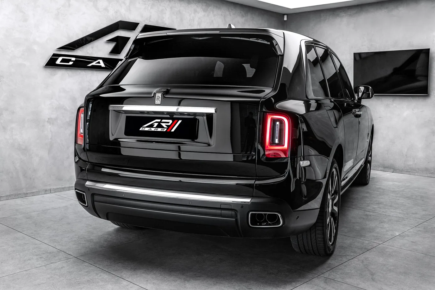 2020 Rolls-Royce Cullinan offered by a specialist dealer in Ostrava, Czechia, photo 6 of 15