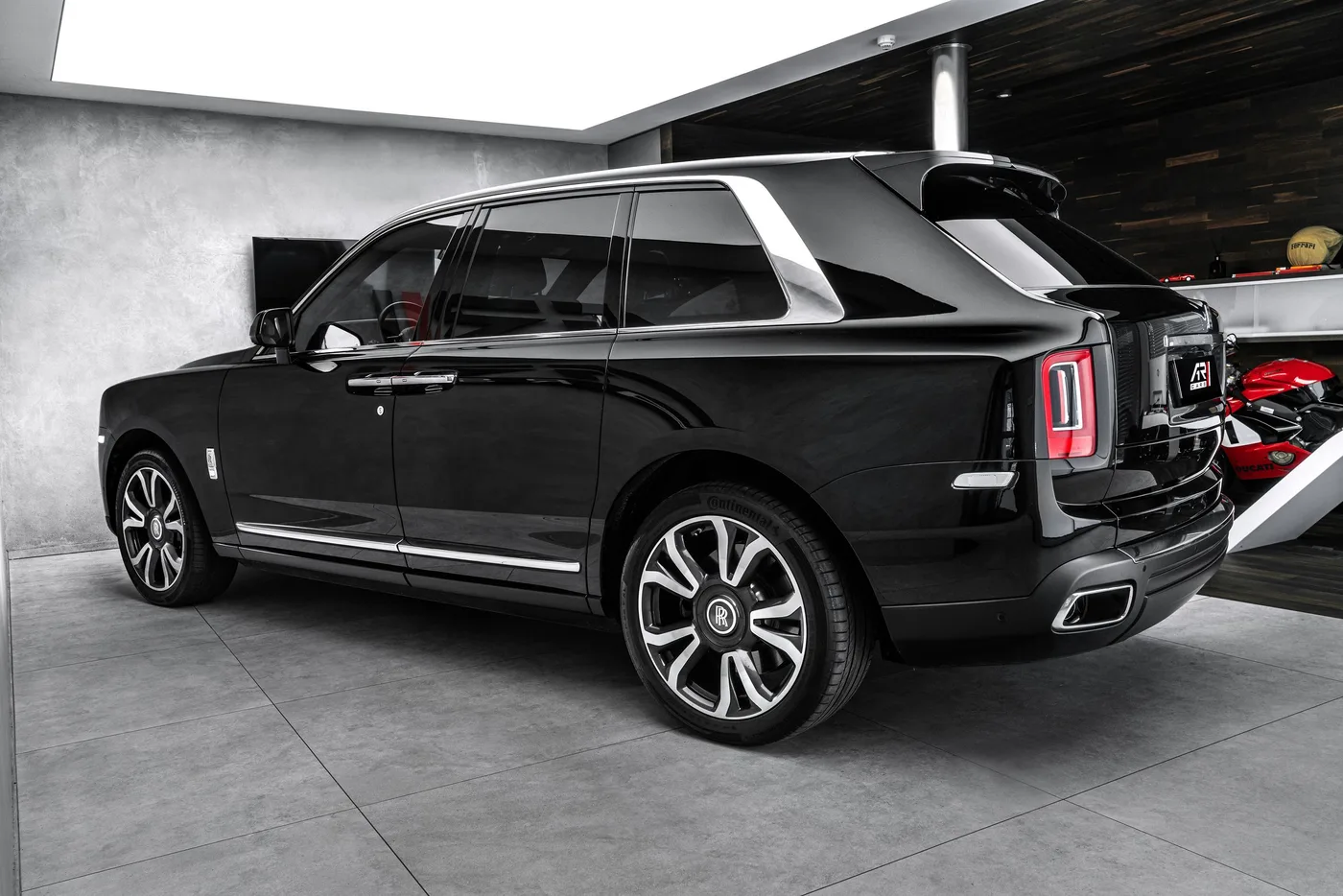 2020 Rolls-Royce Cullinan offered by a specialist dealer in Ostrava, Czechia, photo 7 of 15