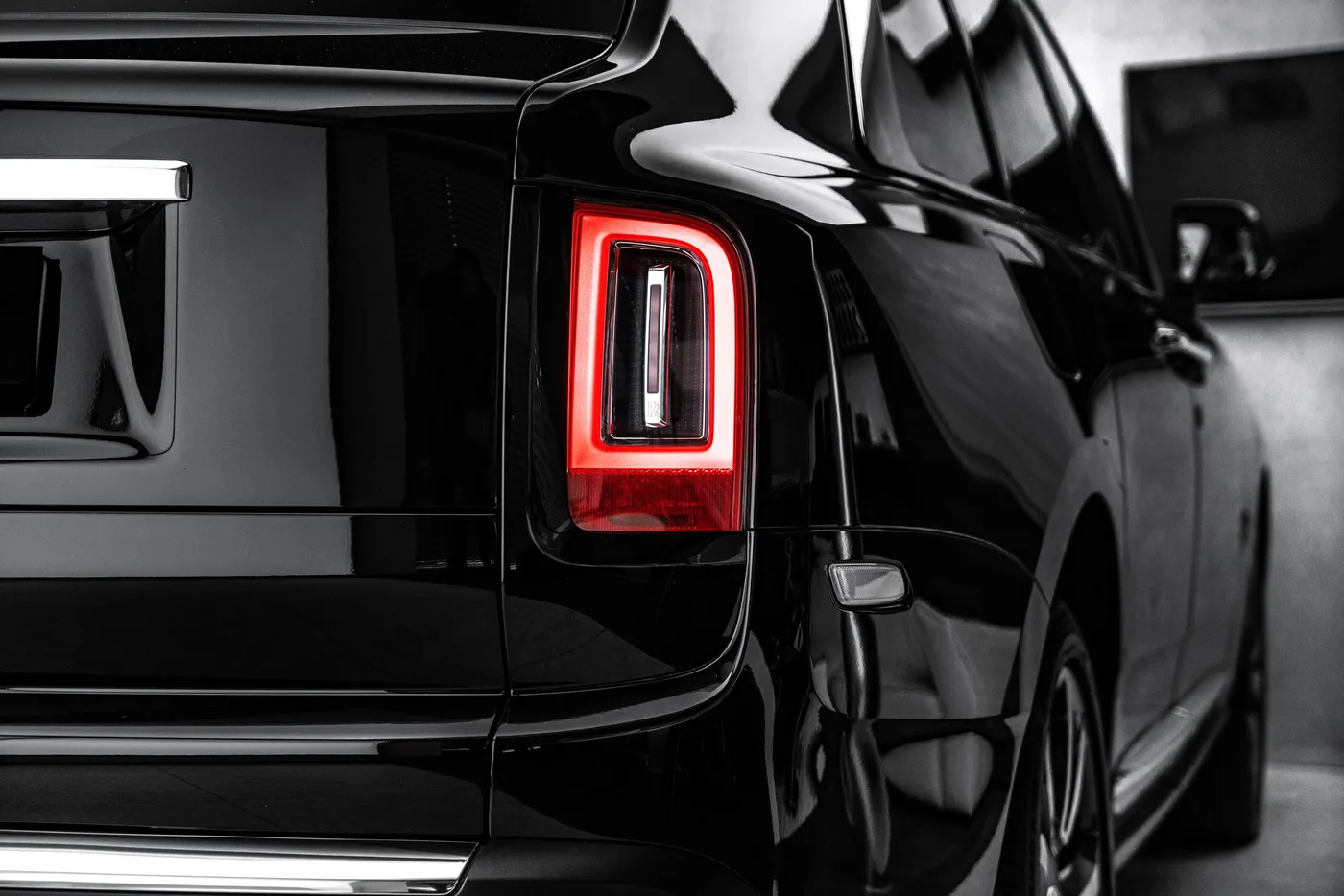2020 Rolls-Royce Cullinan offered by a specialist dealer in Ostrava, Czechia, photo 9 of 15