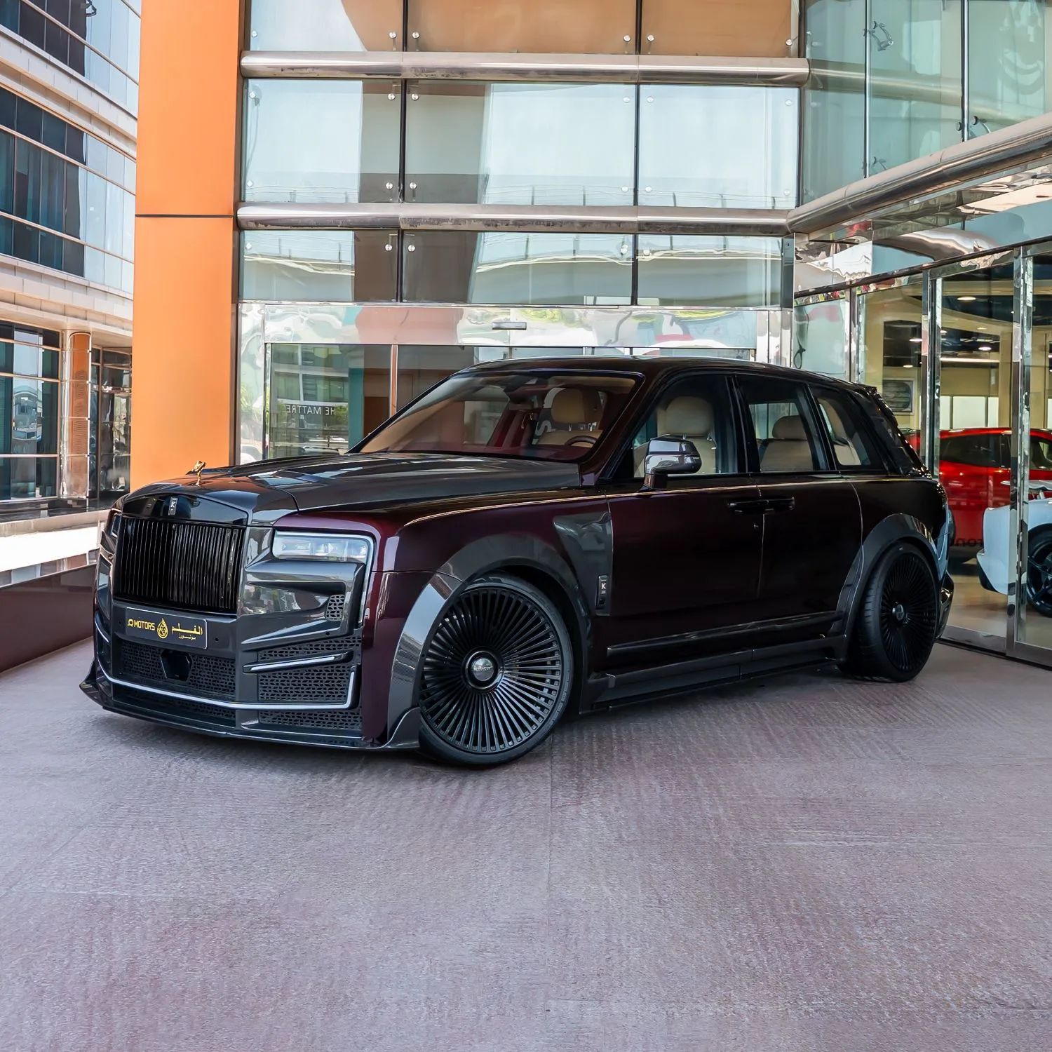 2020 Rolls-Royce Cullinan Black Badge angeboten von einem Fachhändler in Dubai, Vereinigte Arabische Emirate, Hauptfoto