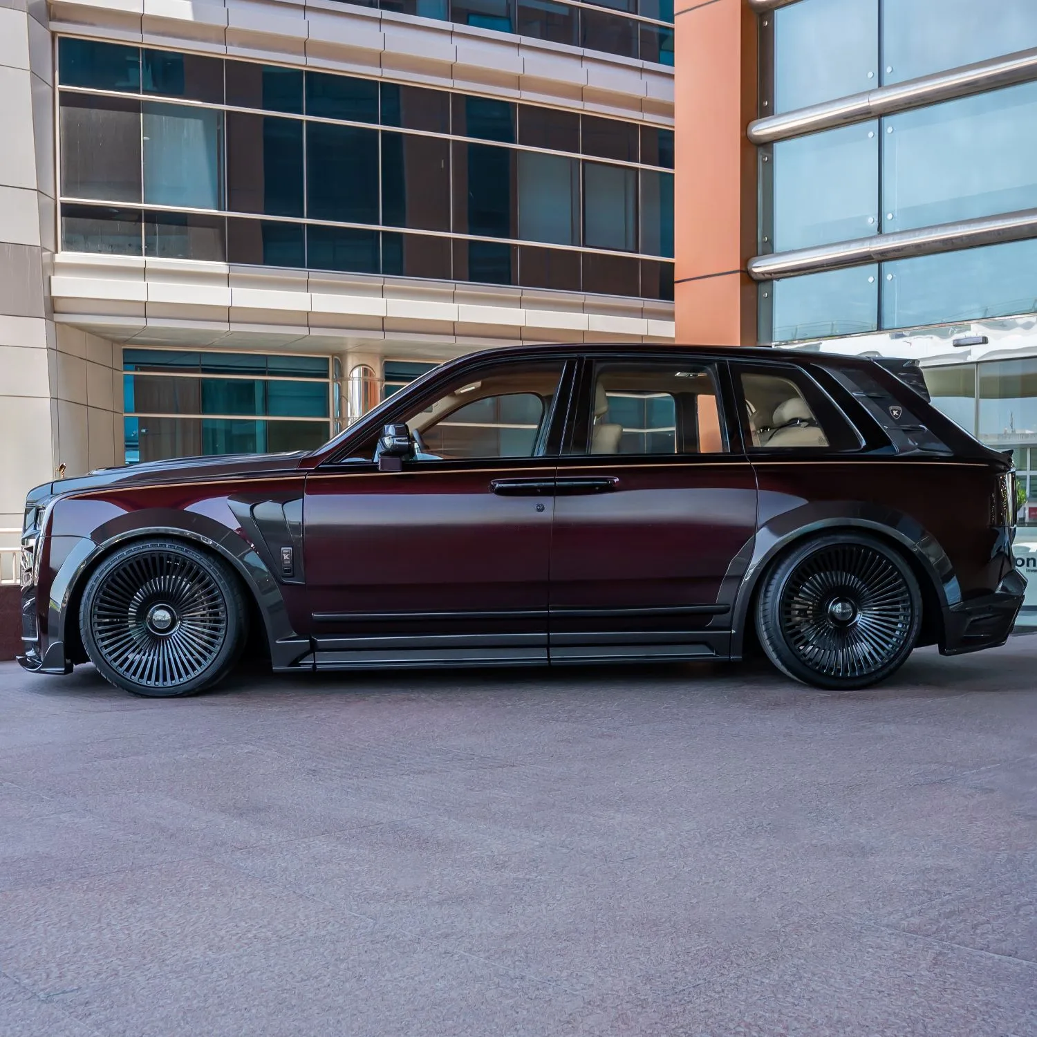 2020 Rolls-Royce Cullinan Black Badge offered by a specialist dealer in Dubai, United Arab Emirates, photo 3 of 18
