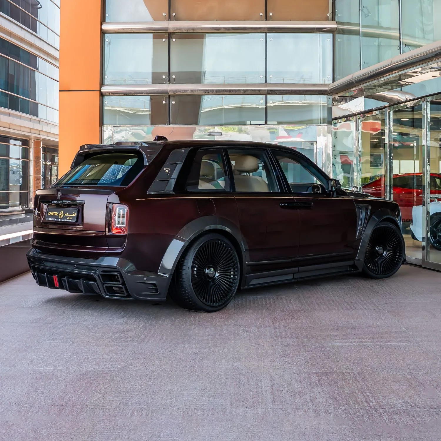 2020 Rolls-Royce Cullinan Black Badge offered by a specialist dealer in Dubai, United Arab Emirates, photo 4 of 18