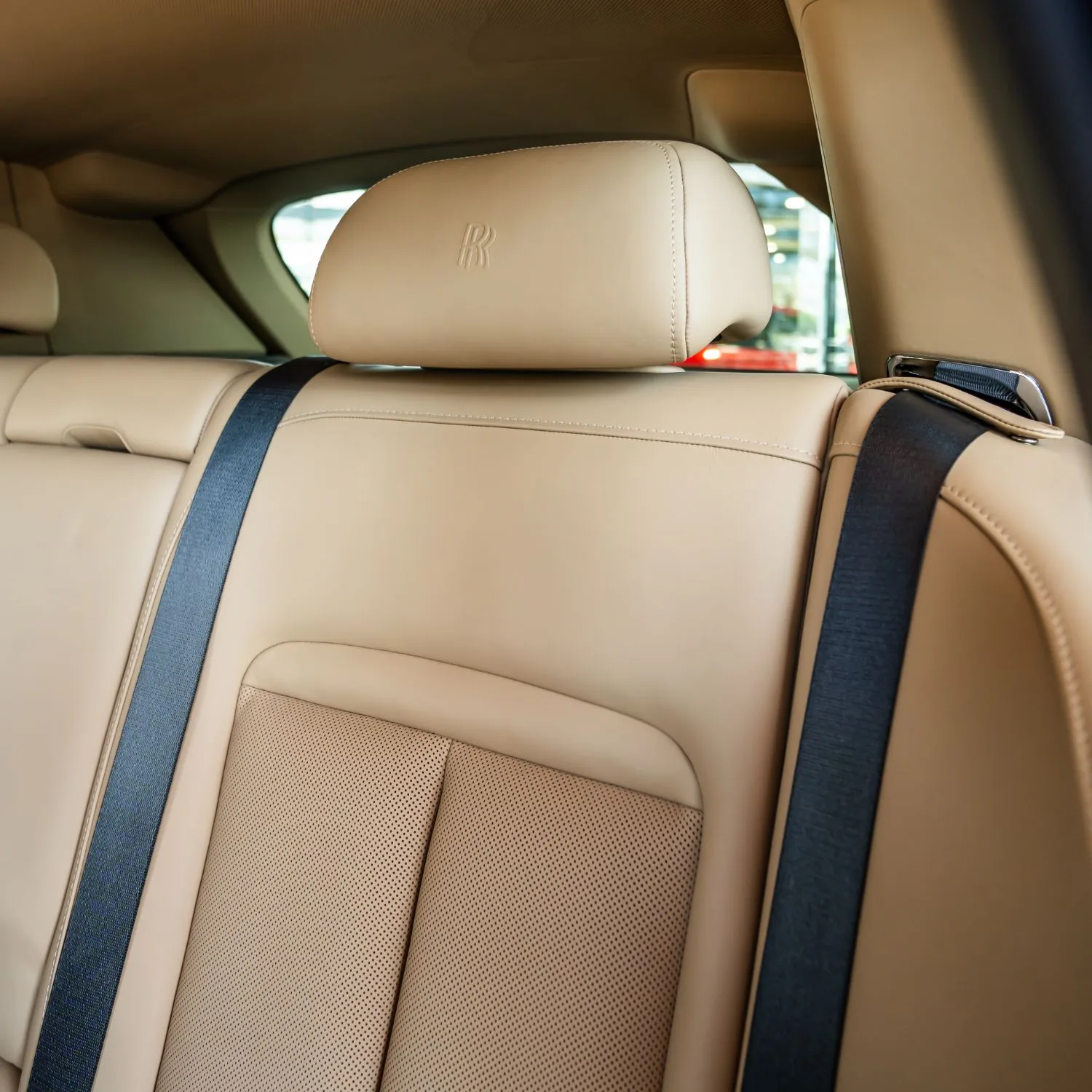 2020 Rolls-Royce Cullinan Black Badge offered by a specialist dealer in Dubai, United Arab Emirates, photo 11 of 18
