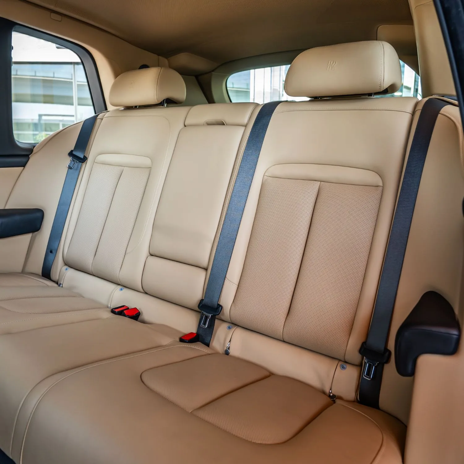 2020 Rolls-Royce Cullinan Black Badge offered by a specialist dealer in Dubai, United Arab Emirates, photo 12 of 18