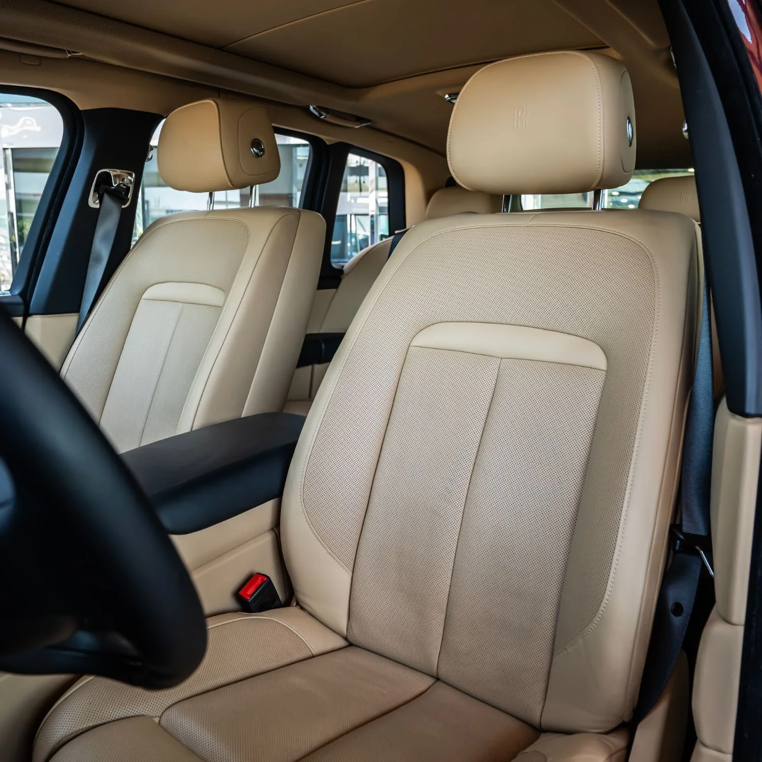 2020 Rolls-Royce Cullinan Black Badge offered by a specialist dealer in Dubai, United Arab Emirates, photo 14 of 18