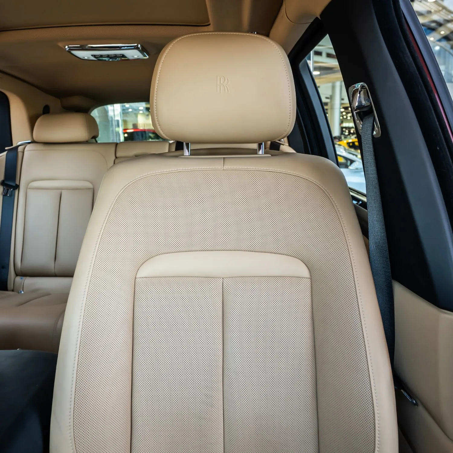 2020 Rolls-Royce Cullinan Black Badge offered by a specialist dealer in Dubai, United Arab Emirates, photo 15 of 18