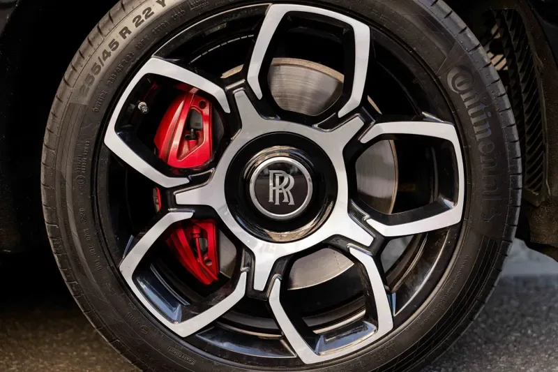 2020 Rolls-Royce Cullinan Black Badge, 9/29