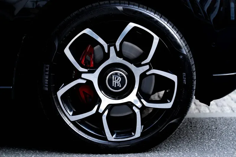2020 Rolls-Royce Cullinan Black Badge, 9/29