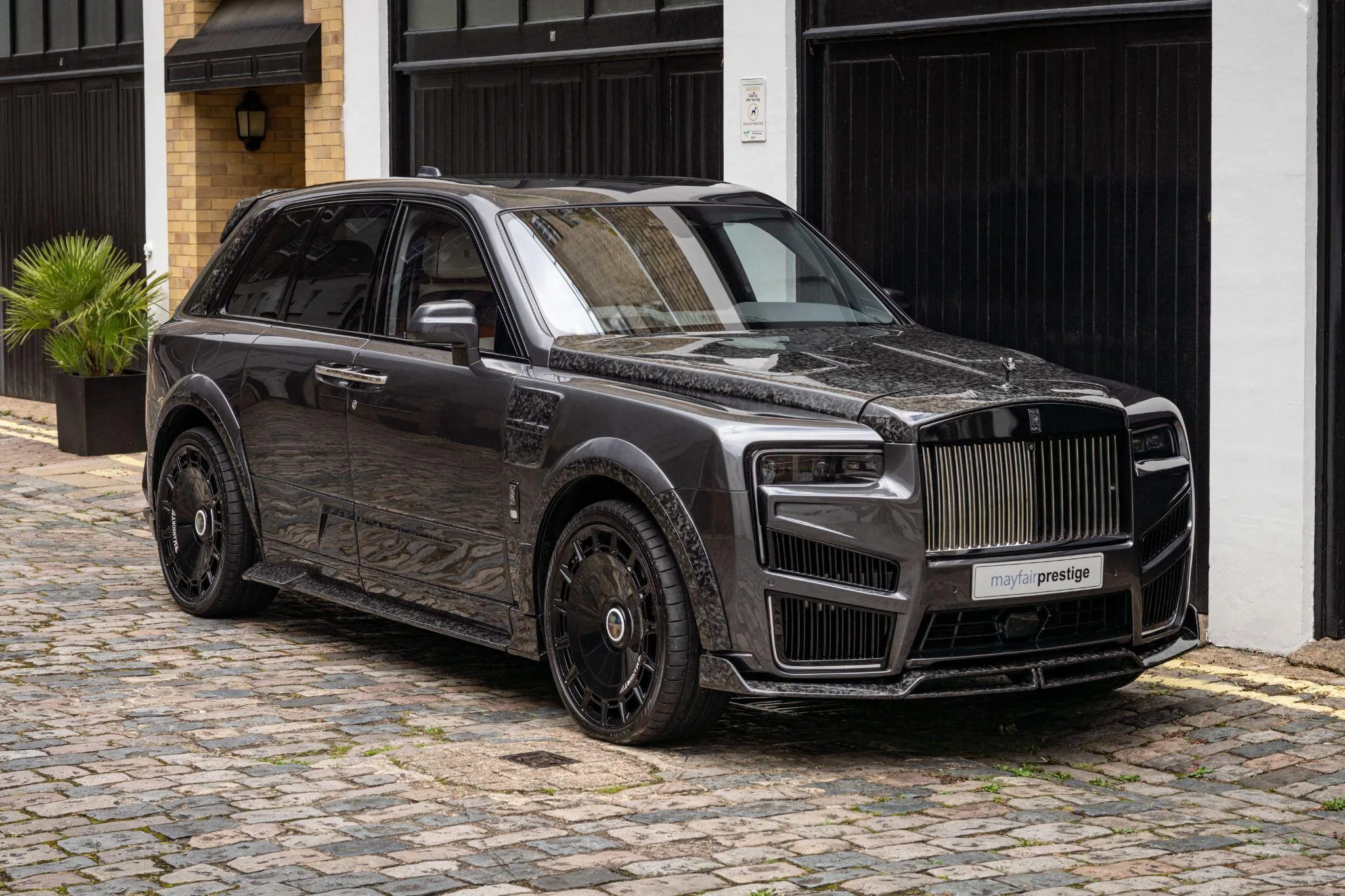 2020 Rolls-Royce Cullinan by Mansory angeboten von einem Fachhändler in London, Vereinigtes Königreich, Hauptfoto