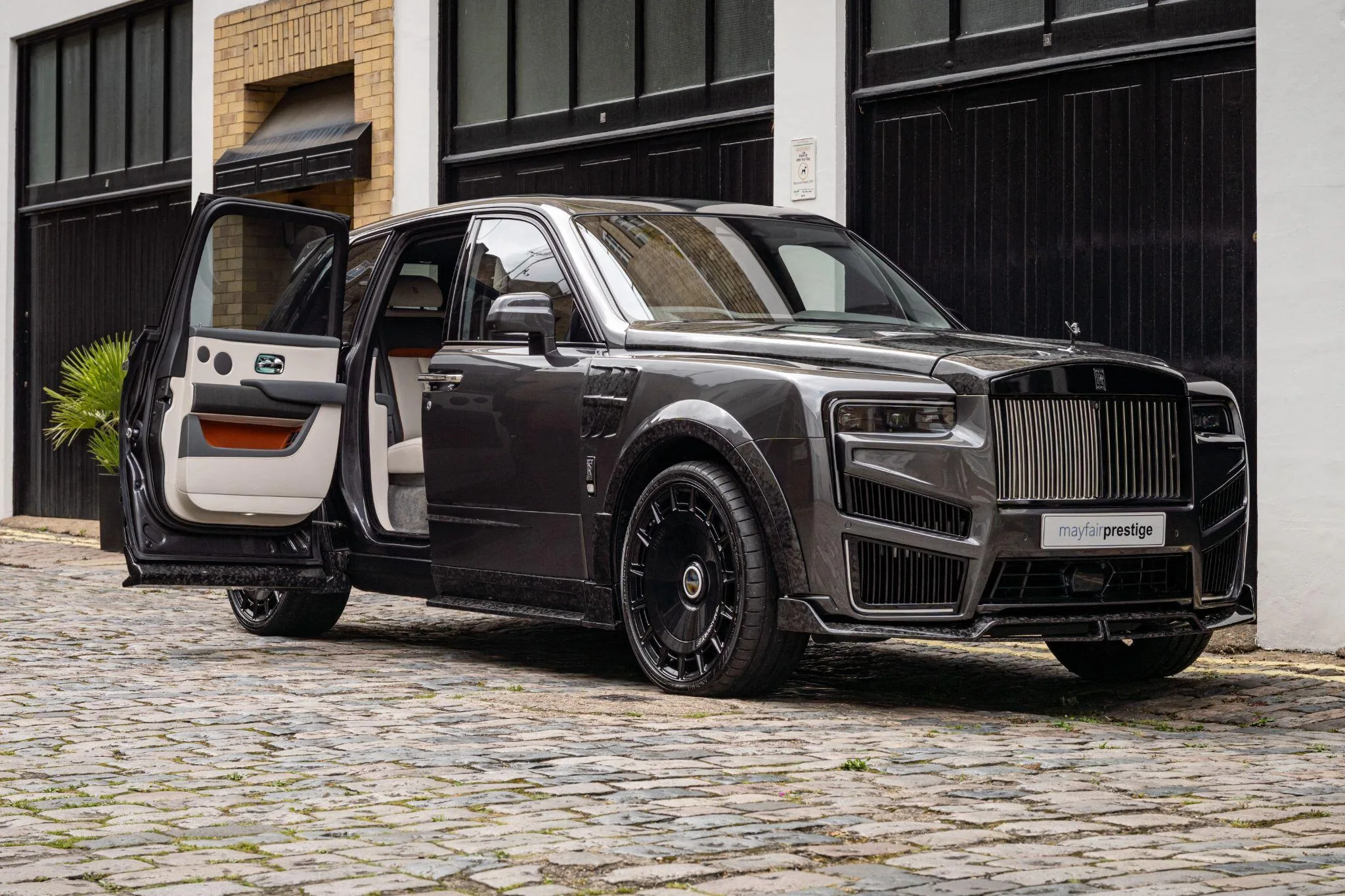 2020 Rolls-Royce Cullinan by Mansory, 2/30