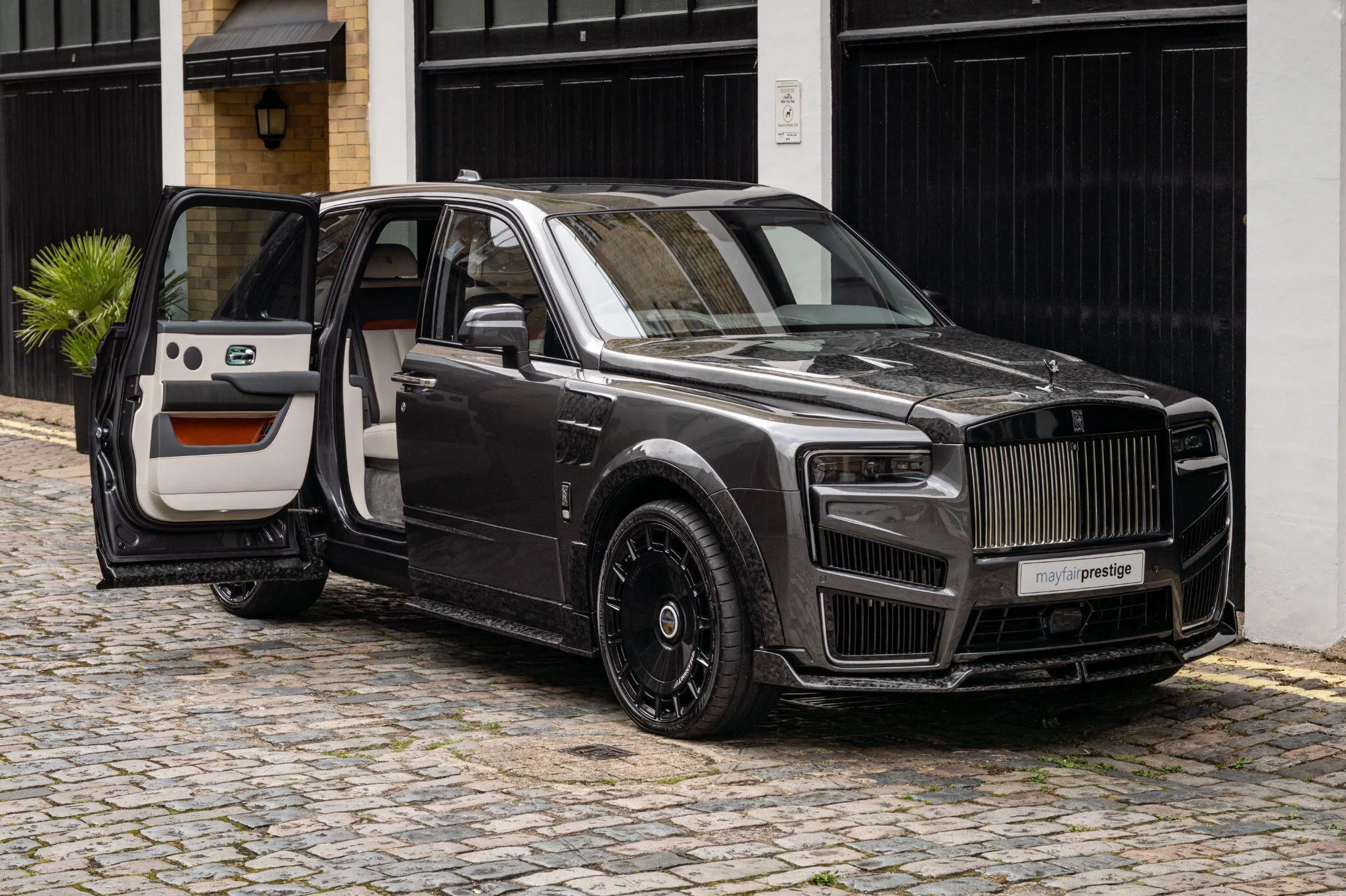2020 Rolls-Royce Cullinan by Mansory, 8/30