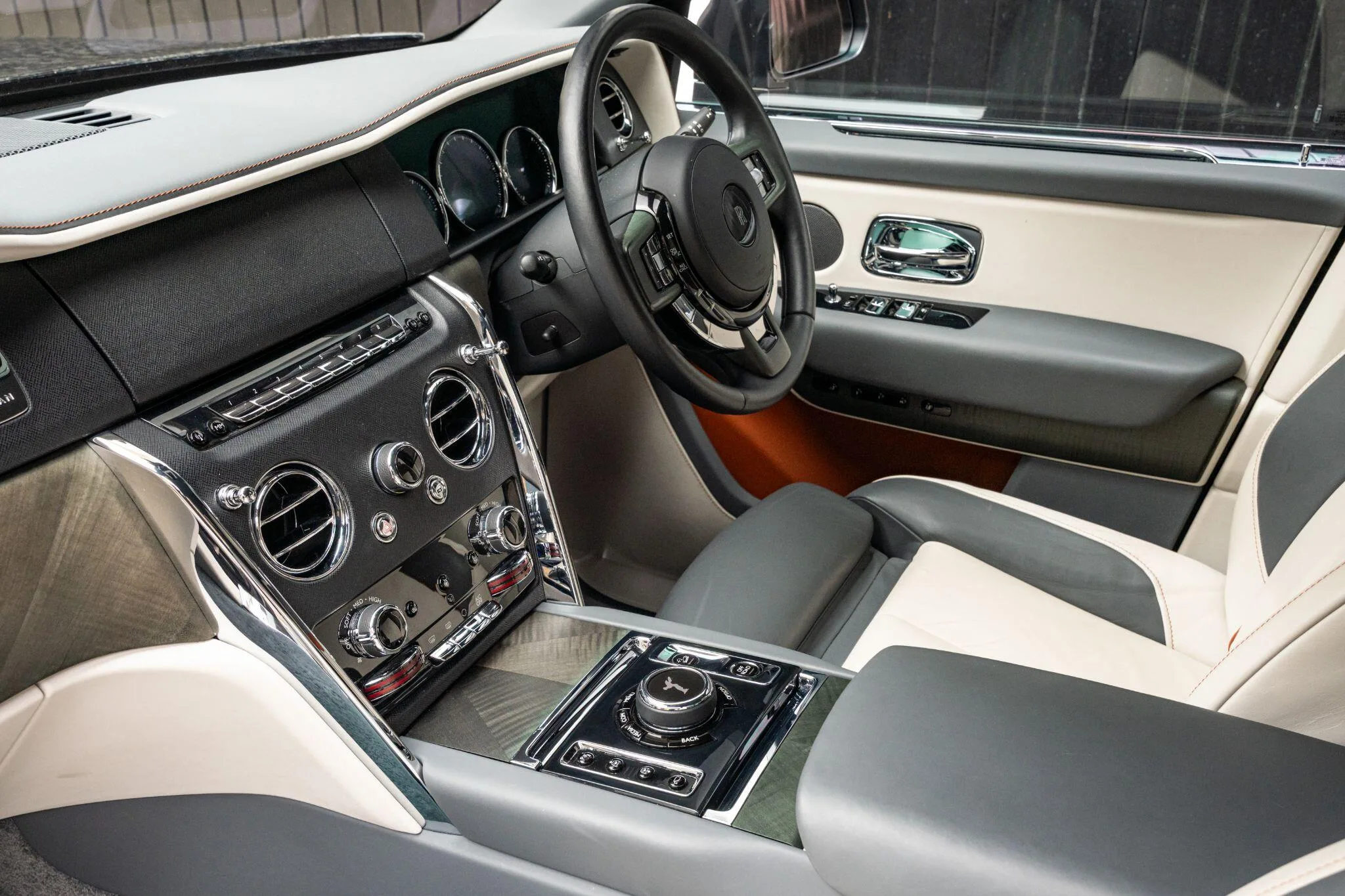 2020 Rolls-Royce Cullinan by Mansory, 25/30