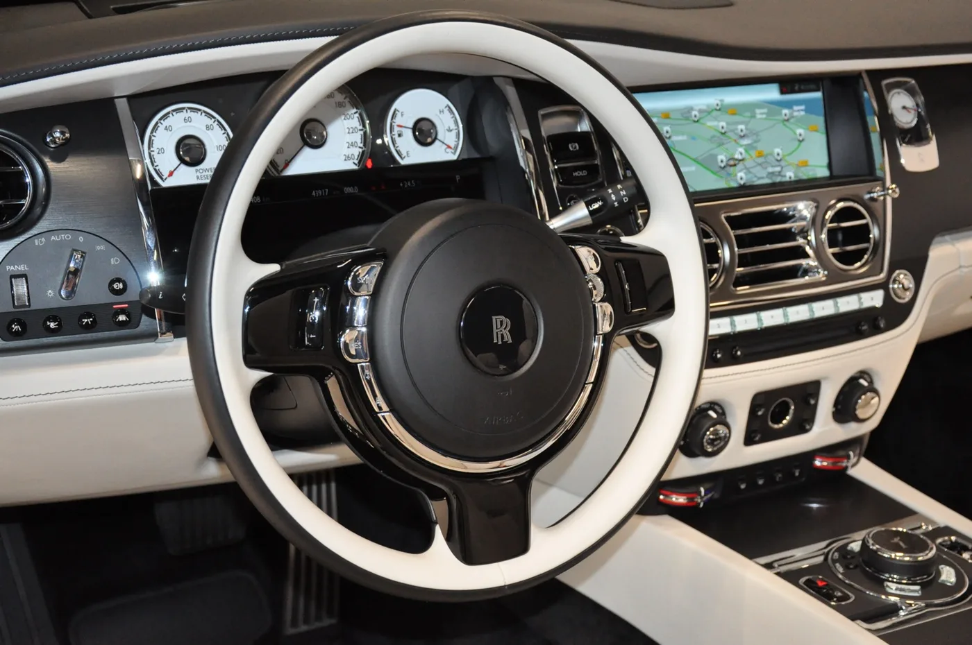 2020 Rolls-Royce Dawn Black Badge offered by a collector car dealer in Alkmaar, Netherlands, photo 4 of 15