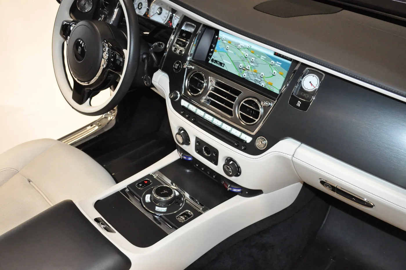2020 Rolls-Royce Dawn Black Badge offered by a collector car dealer in Alkmaar, Netherlands, photo 6 of 15