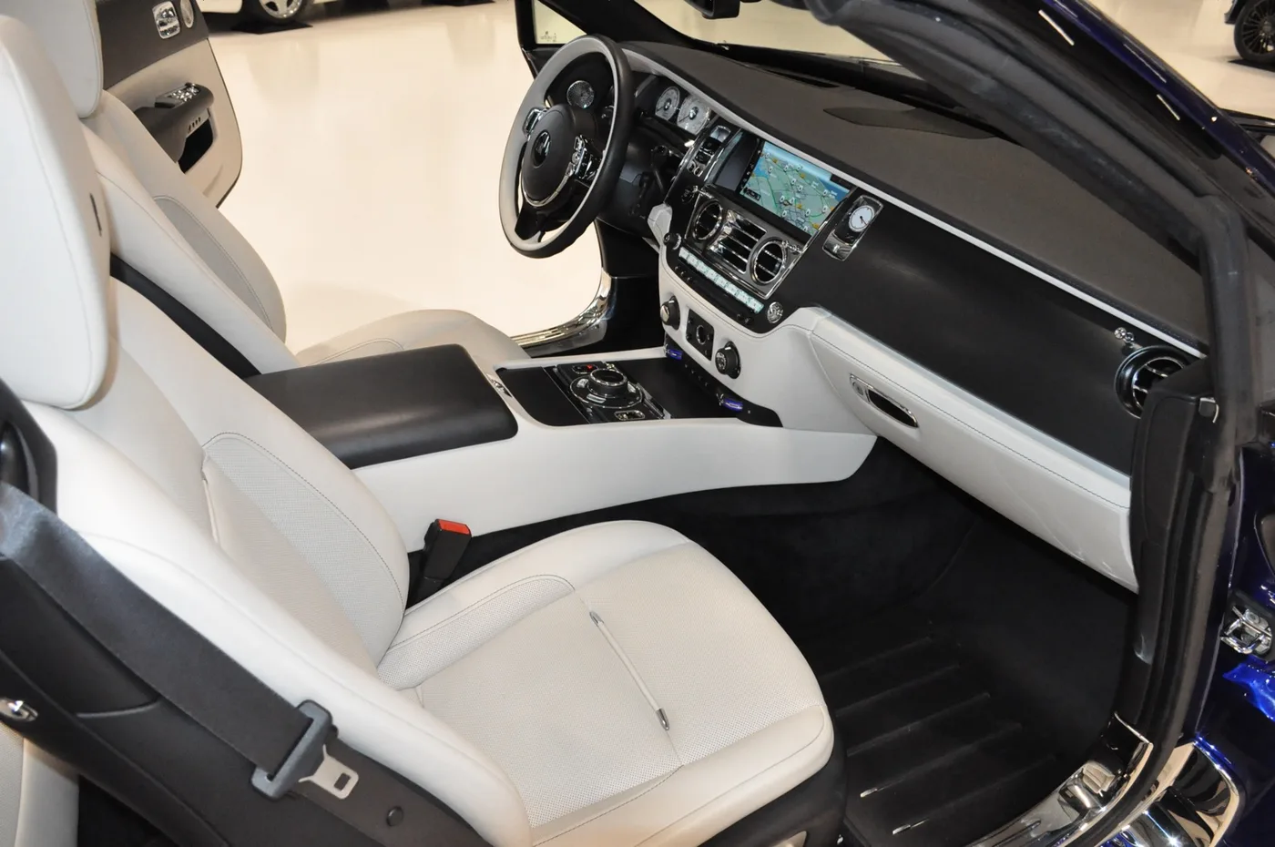 2020 Rolls-Royce Dawn Black Badge offered by a collector car dealer in Alkmaar, Netherlands, photo 9 of 15