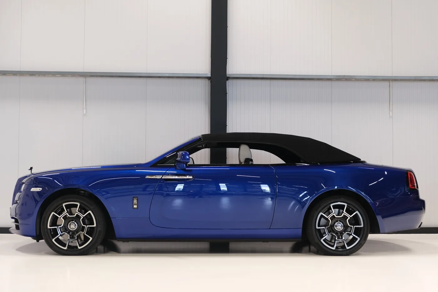 2020 Rolls-Royce Dawn Black Badge offered by a collector car dealer in Alkmaar, Netherlands, photo 12 of 15