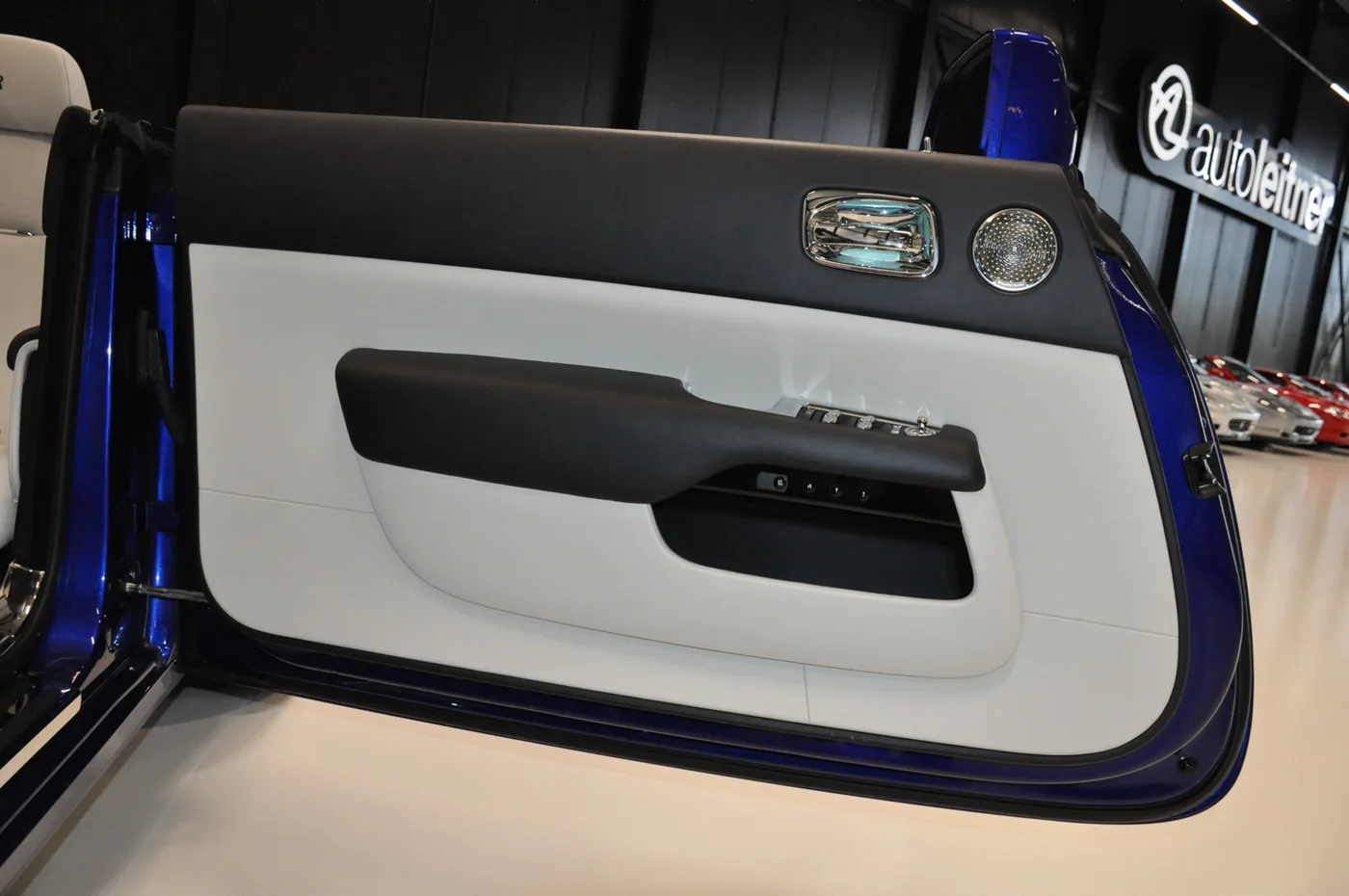 2020 Rolls-Royce Dawn Black Badge offered by a collector car dealer in Alkmaar, Netherlands, photo 13 of 15
