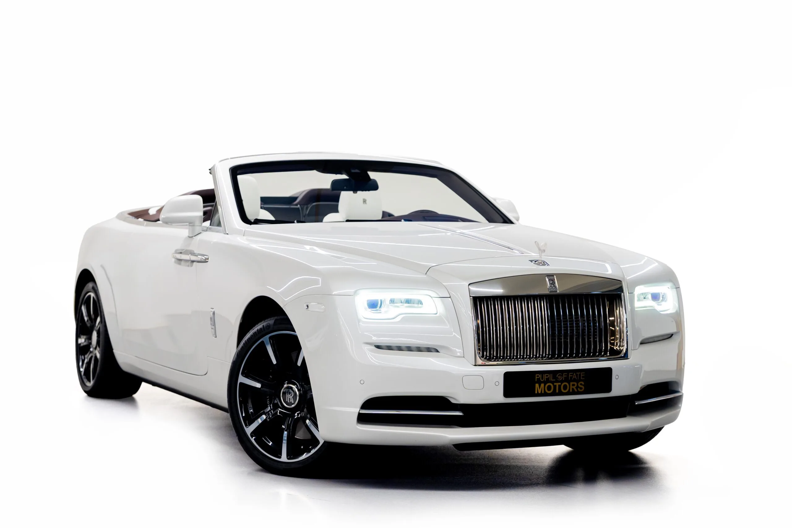 2020 Rolls-Royce Dawn proposée par un concessionnaire spécialisé à Dubaï, Émirats arabes unis, photo principale