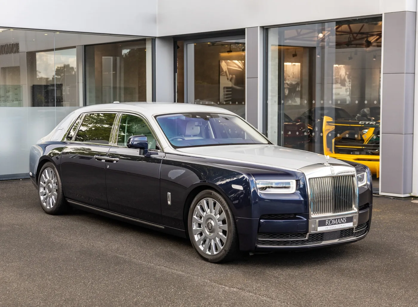 2020 Rolls-Royce Phantom Extended proposée par un concessionnaire spécialisé à Banstead, Royaume-Uni, photo 2 sur 15