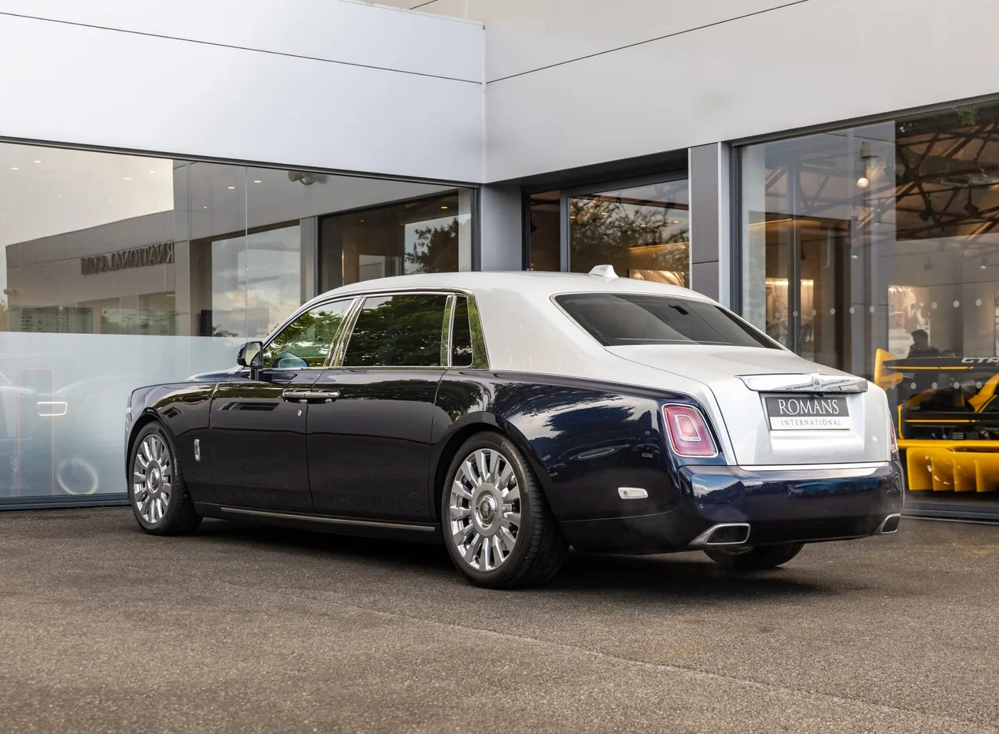2020 Rolls-Royce Phantom Extended proposée par un concessionnaire spécialisé à Banstead, Royaume-Uni, photo 4 sur 15