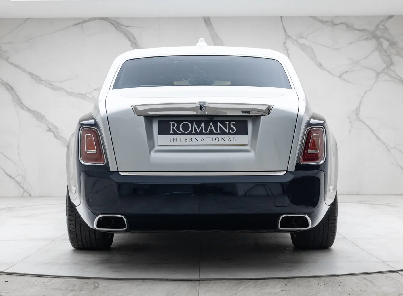 2020 Rolls-Royce Phantom Extended proposée par un concessionnaire spécialisé à Banstead, Royaume-Uni, photo 8 sur 15