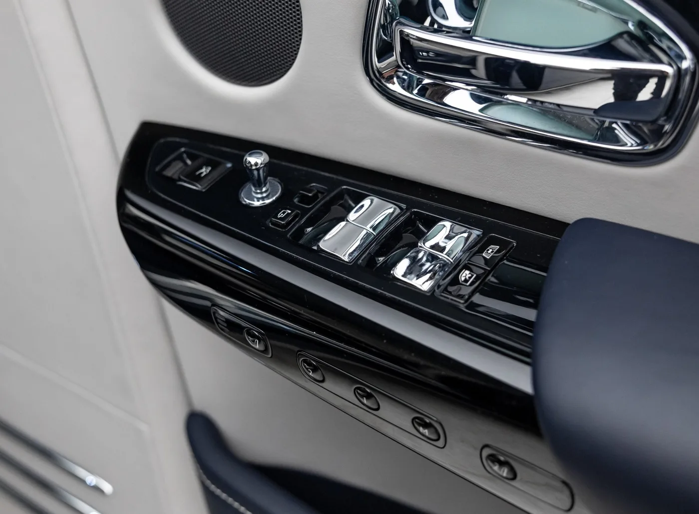 2020 Rolls-Royce Phantom Extended proposée par un concessionnaire spécialisé à Banstead, Royaume-Uni, photo 14 sur 15