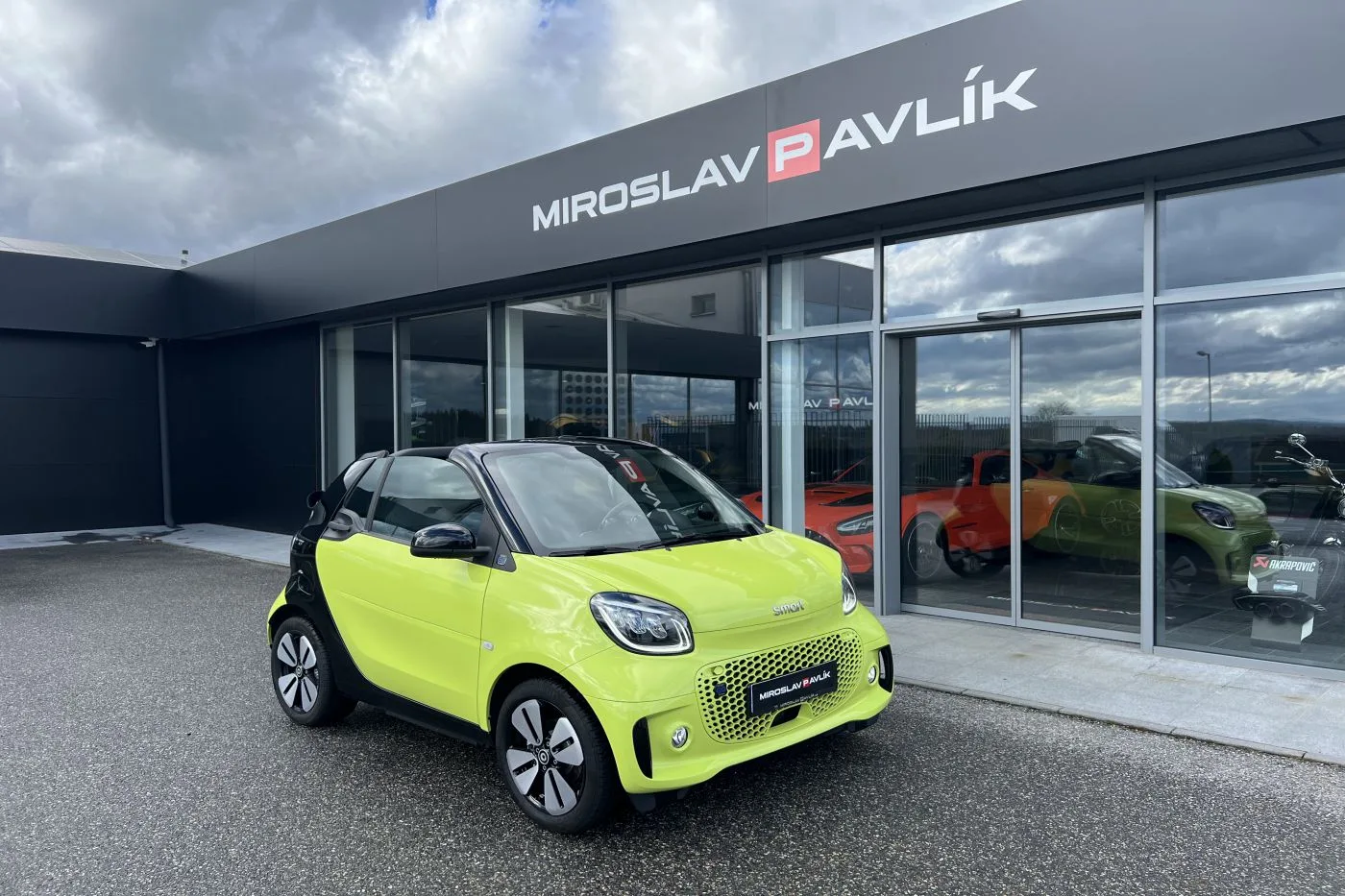 2020 Smart EQ fortwo Cabrio angeboten von einem Fachhändler in Písek, Tschechien, Hauptfoto