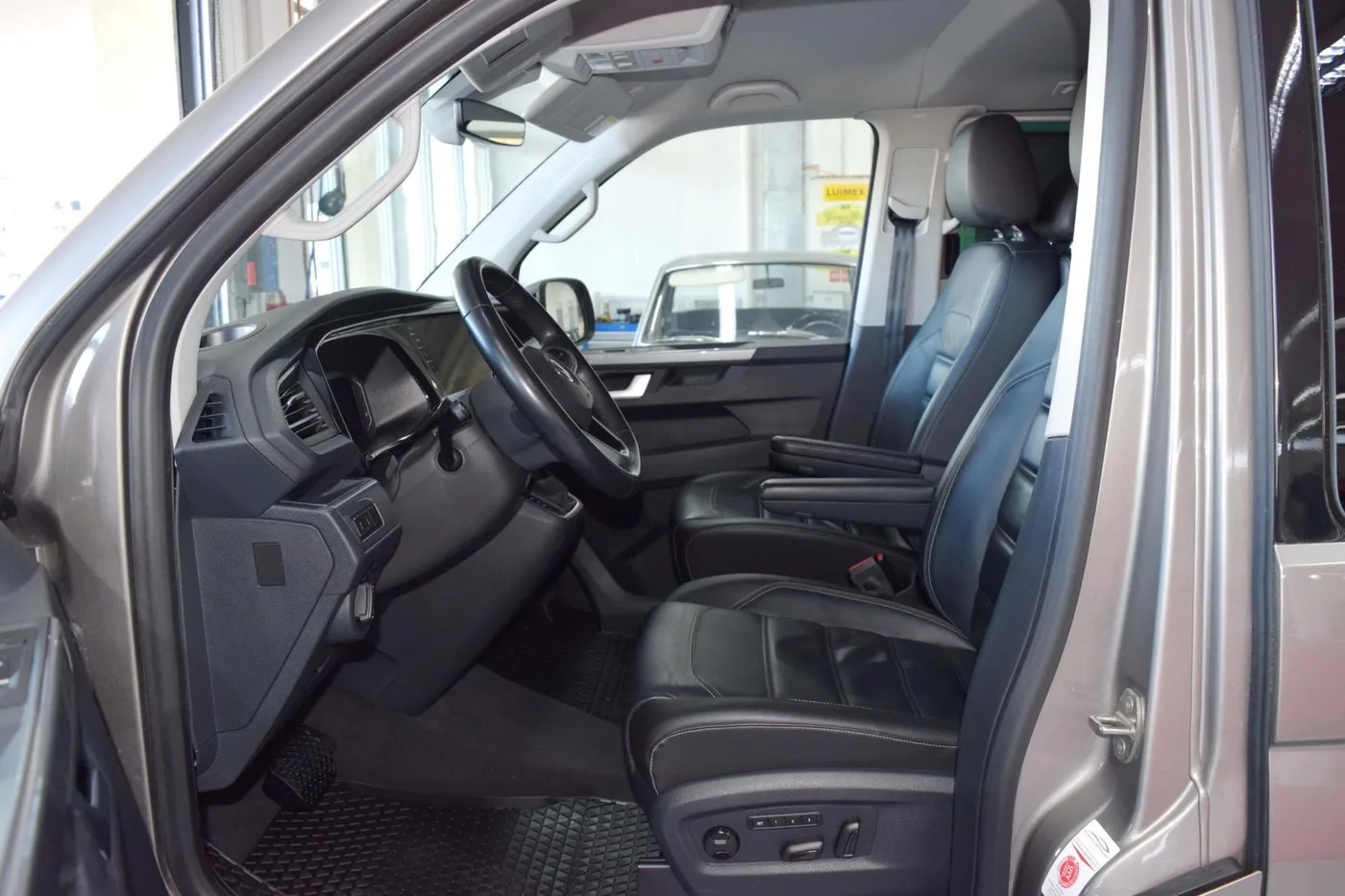 2020 Volkswagen Multivan Highline 4MOTION angeboten von einem Fachhändler in Pfaffenhofen an der Ilm, Deutschland, Foto 2 von 15