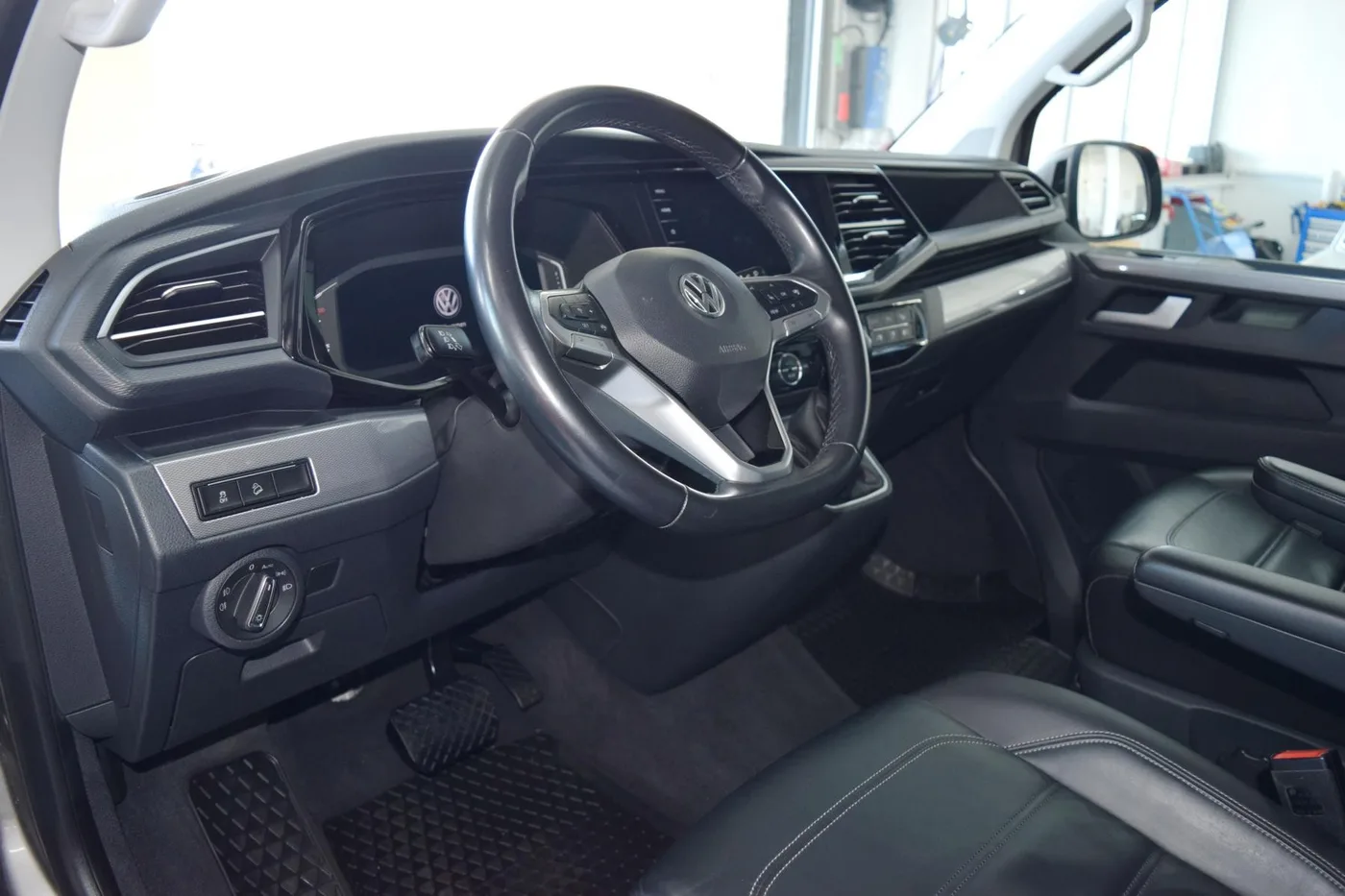 2020 Volkswagen Multivan Highline 4MOTION angeboten von einem Fachhändler in Pfaffenhofen an der Ilm, Deutschland, Foto 5 von 15