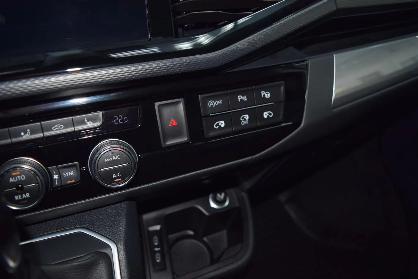 2020 Volkswagen Multivan Highline 4MOTION angeboten von einem Fachhändler in Pfaffenhofen an der Ilm, Deutschland, Foto 11 von 15