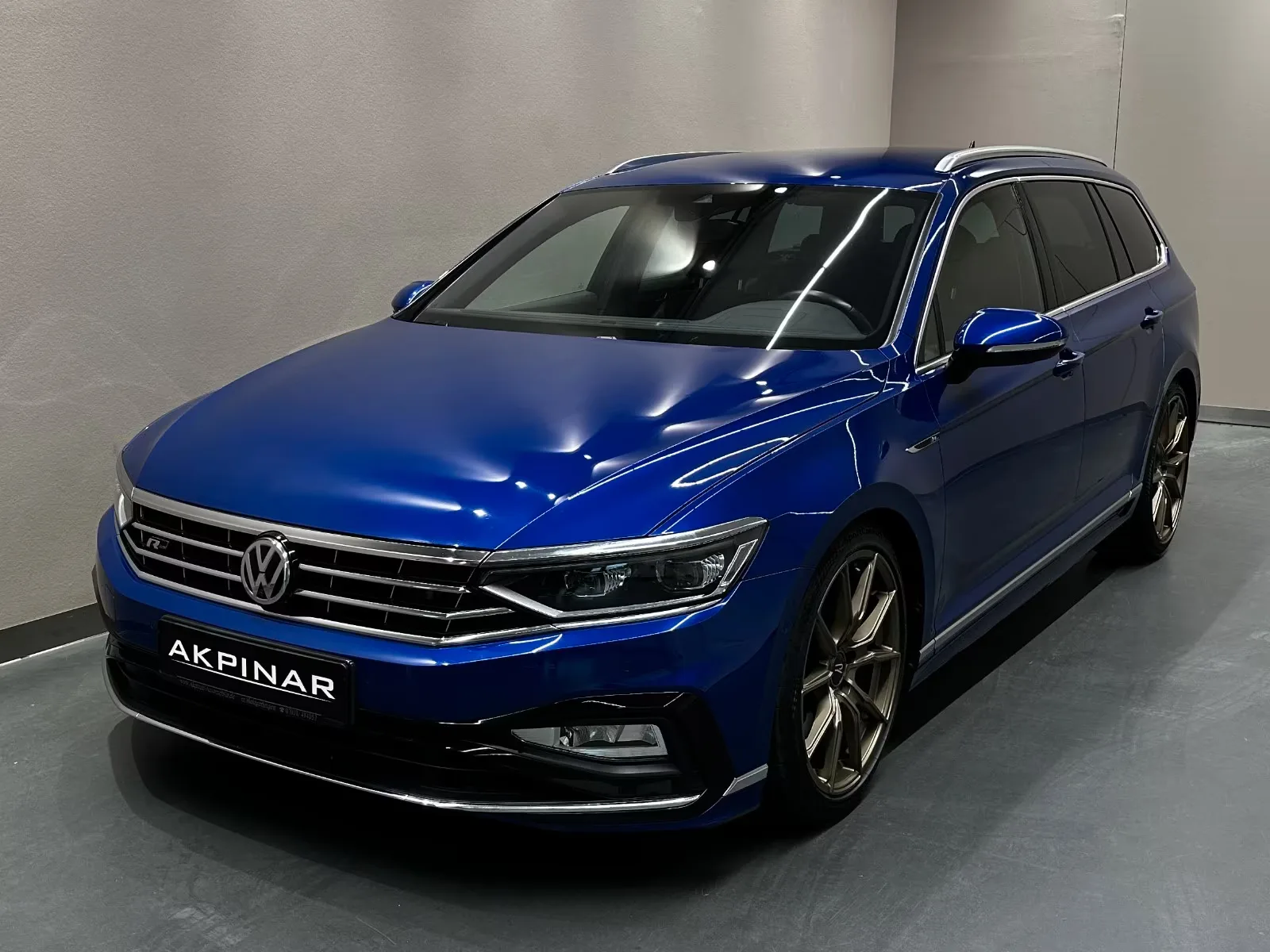 2020 Volkswagen Passat Variant SLS-Tuning proposée par un concessionnaire spécialisé à Holzgerlingen, Allemagne, photo principale