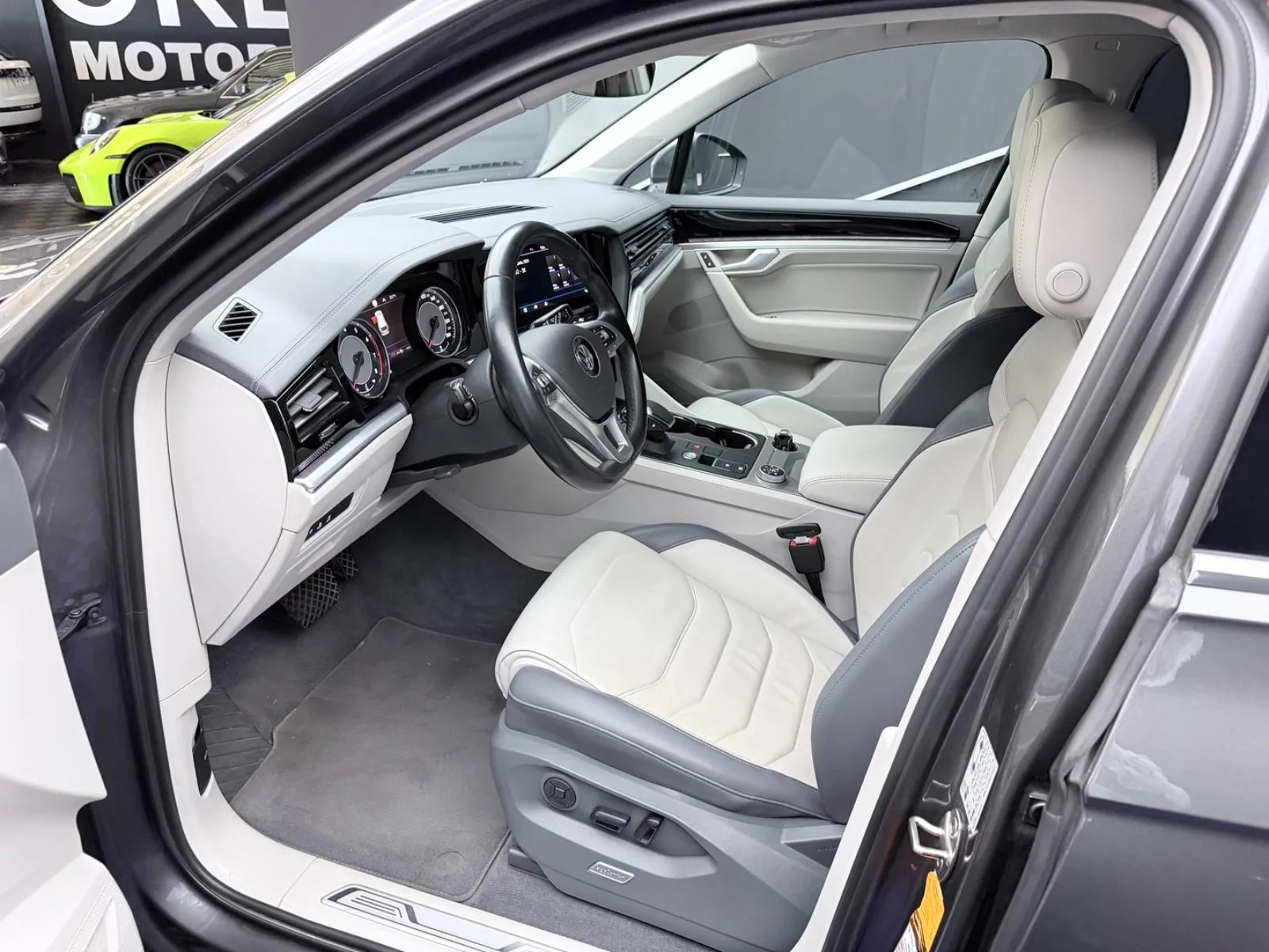 2020 Volkswagen Touareg Elegance, 8/25