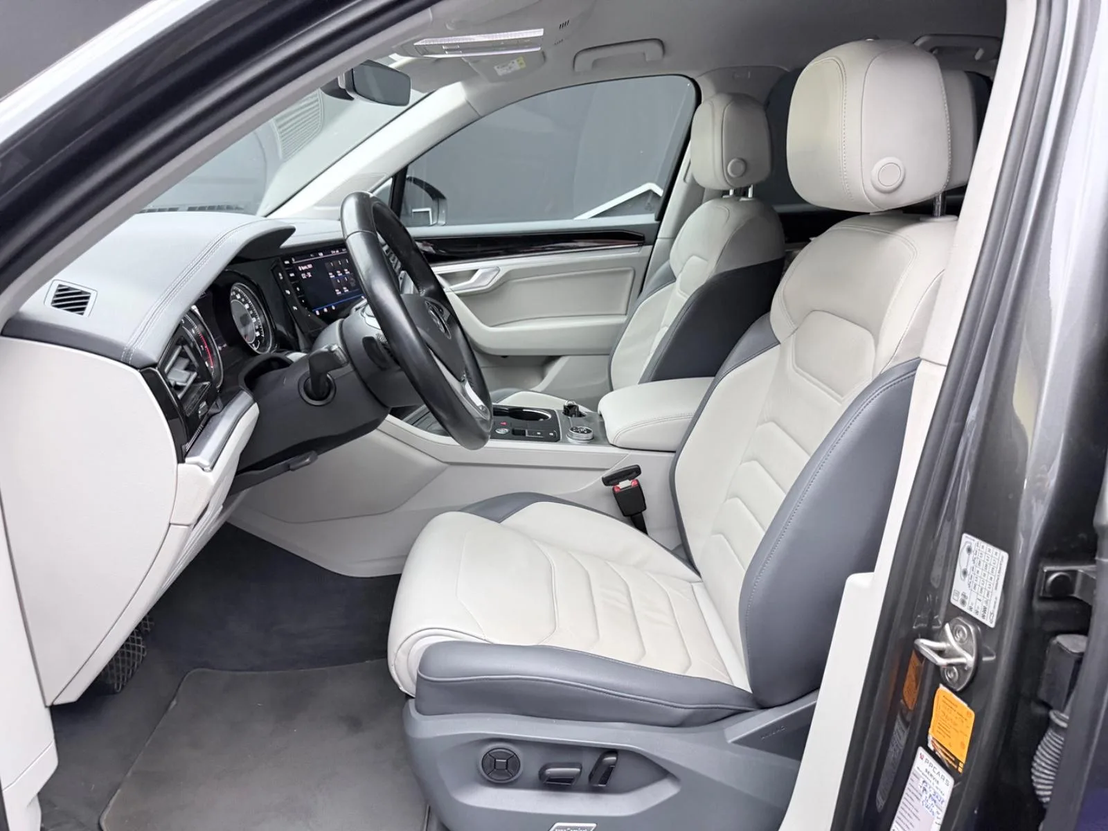 2020 Volkswagen Touareg Elegance, 9/25