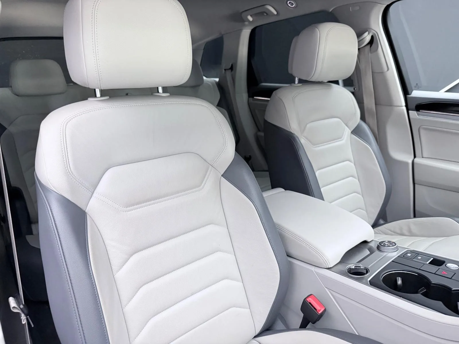 2020 Volkswagen Touareg Elegance, 13/25