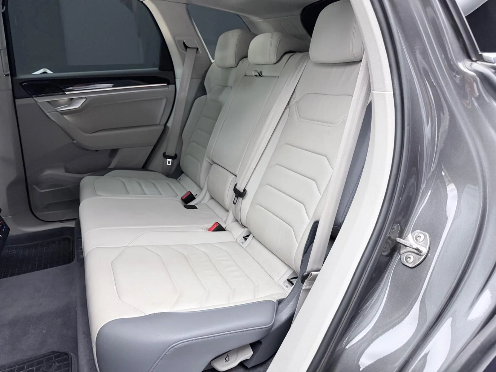 2020 Volkswagen Touareg Elegance, 15/25