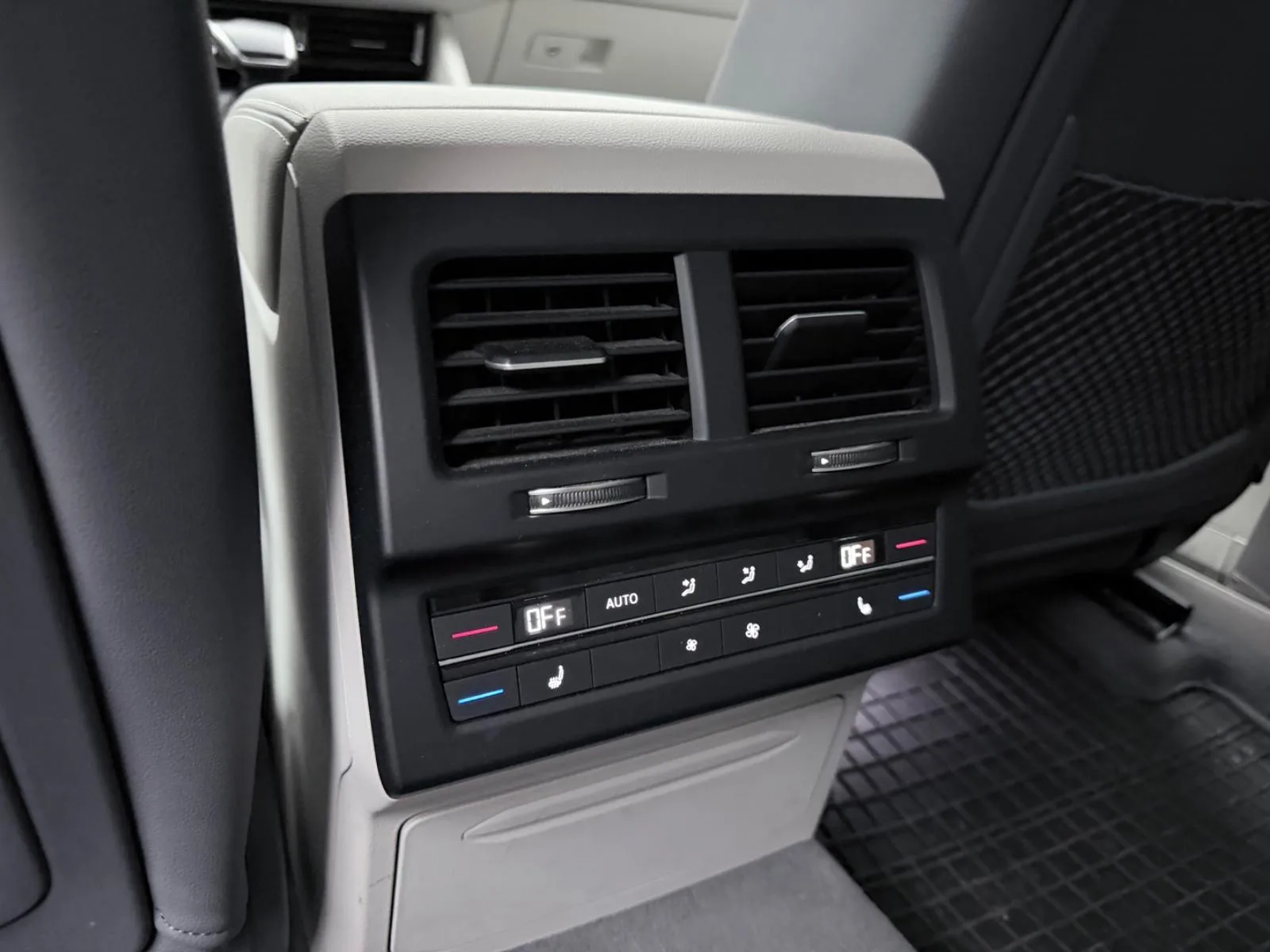 2020 Volkswagen Touareg Elegance, 16/25