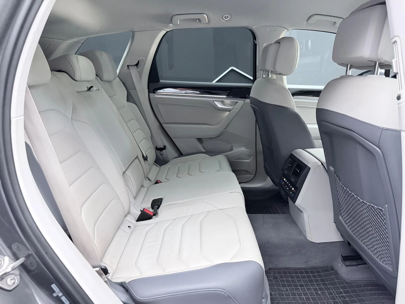 2020 Volkswagen Touareg Elegance, 17/25