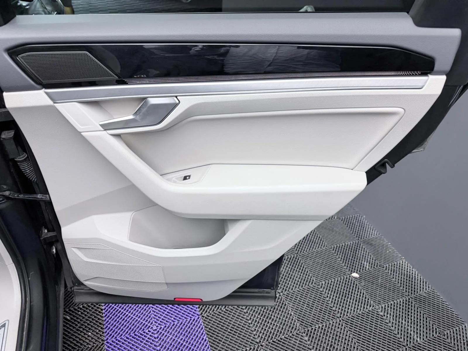 2020 Volkswagen Touareg Elegance, 21/25