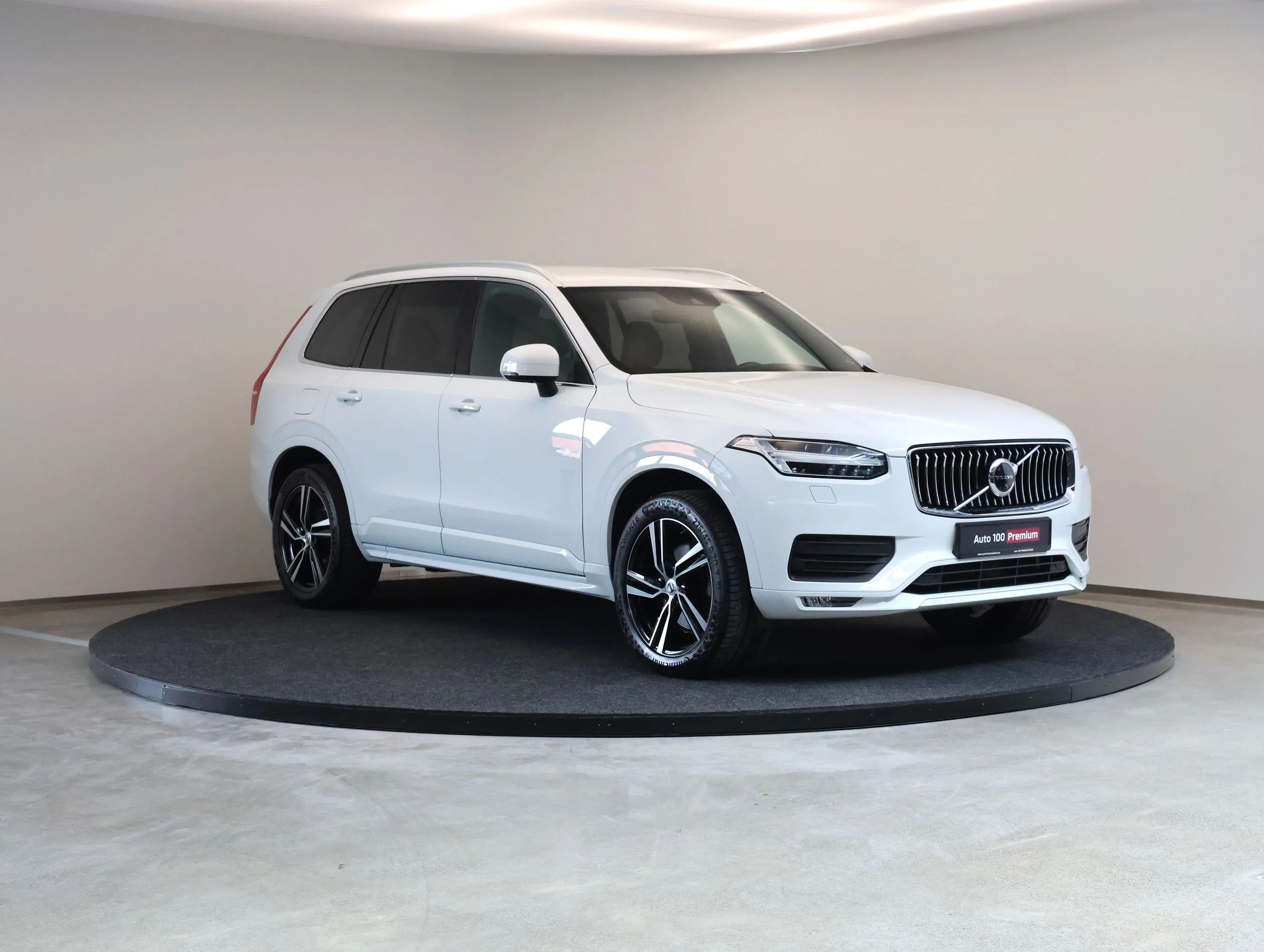 2020 Volvo XC90 B5 AWD R-Design, 2/26