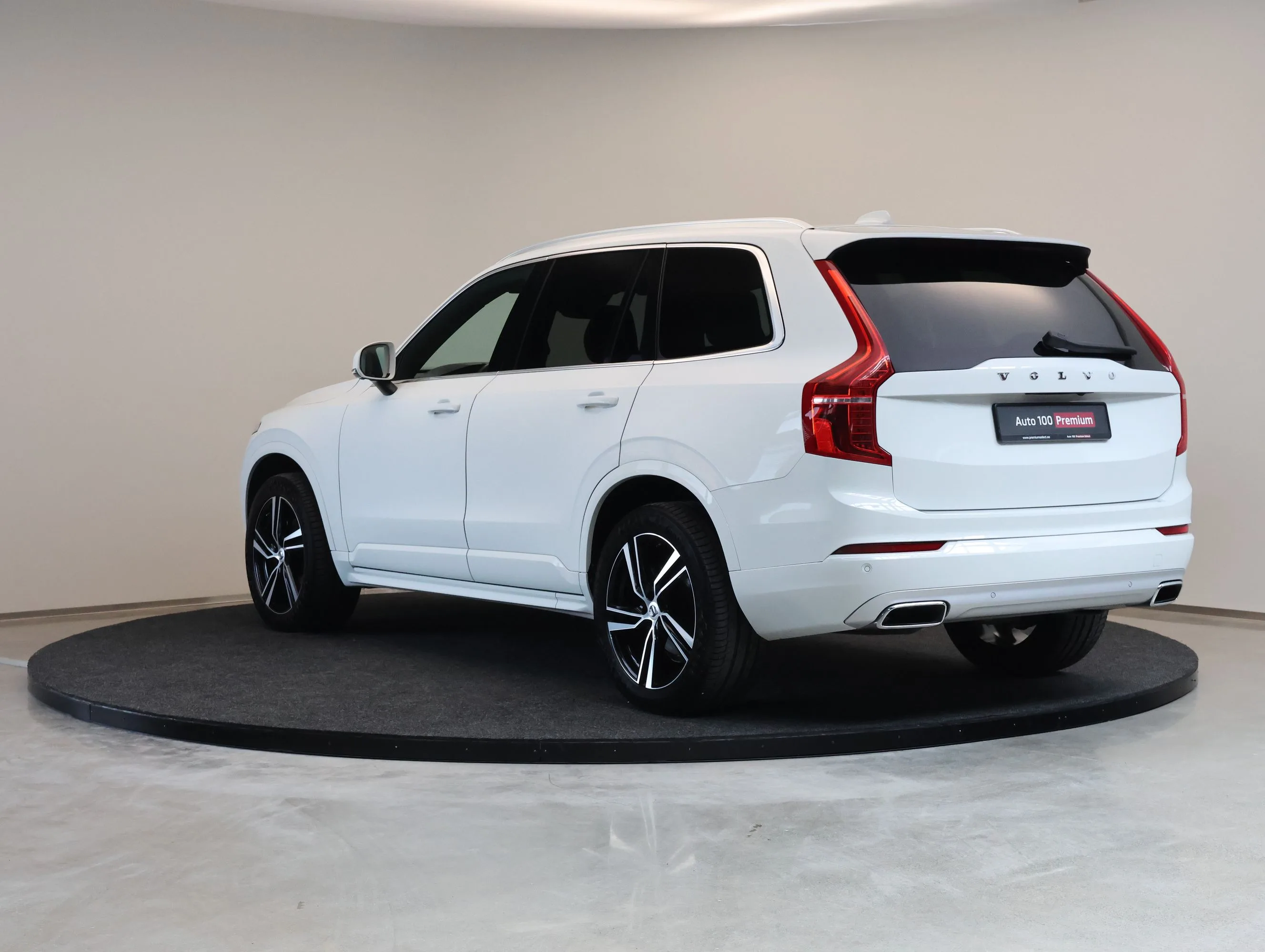 2020 Volvo XC90 B5 AWD R-Design, 4/26