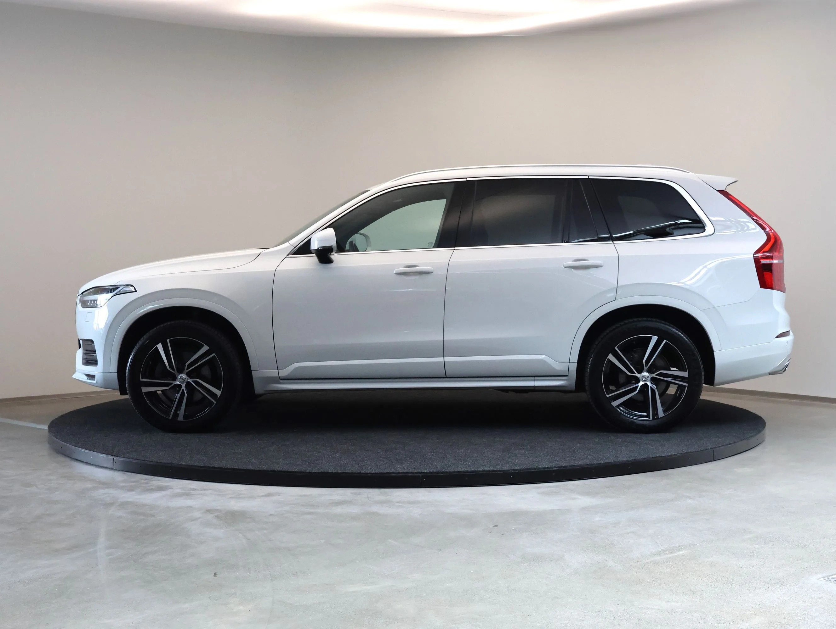 2020 Volvo XC90 B5 AWD R-Design, 5/26
