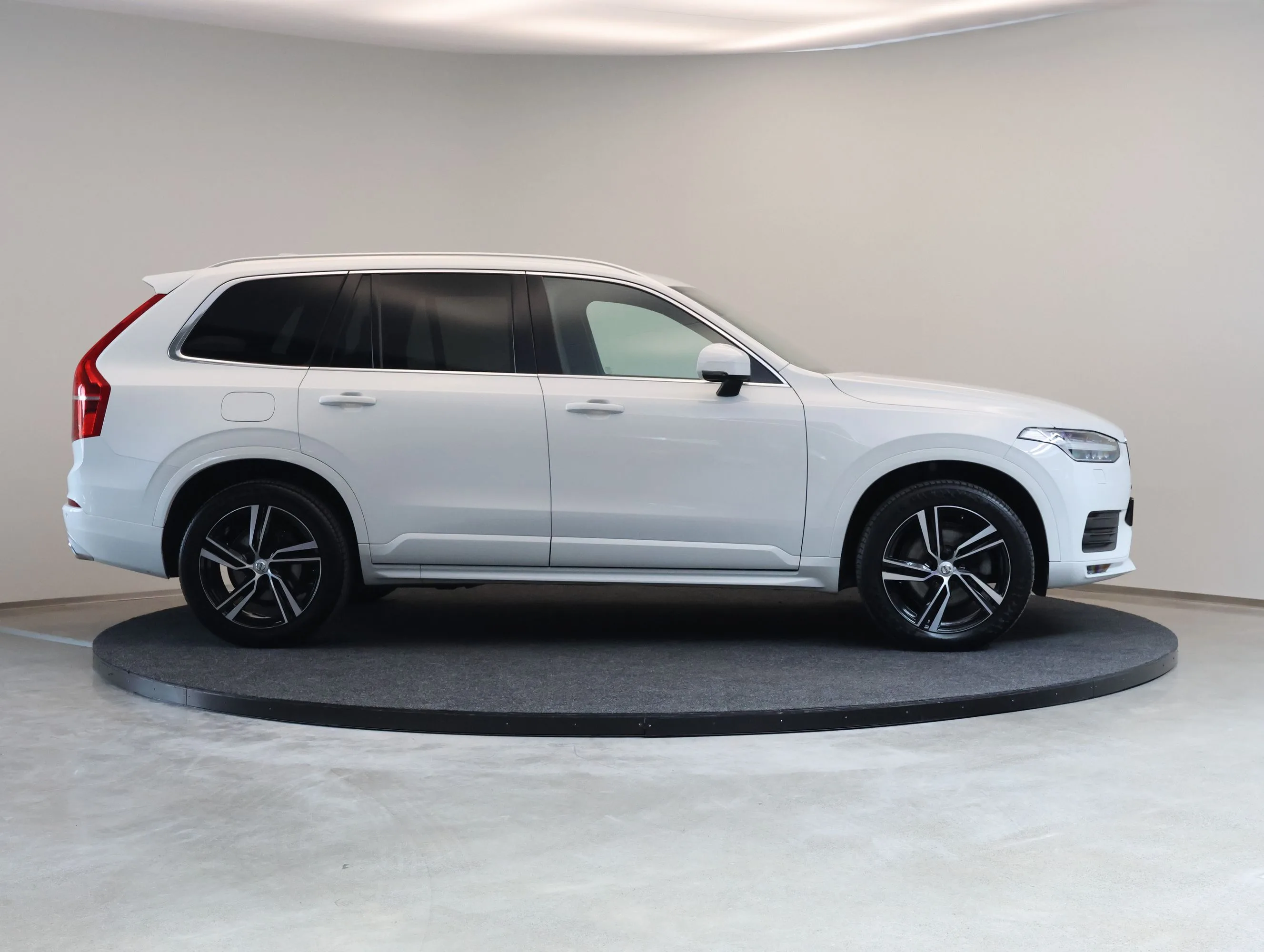2020 Volvo XC90 B5 AWD R-Design, 6/26