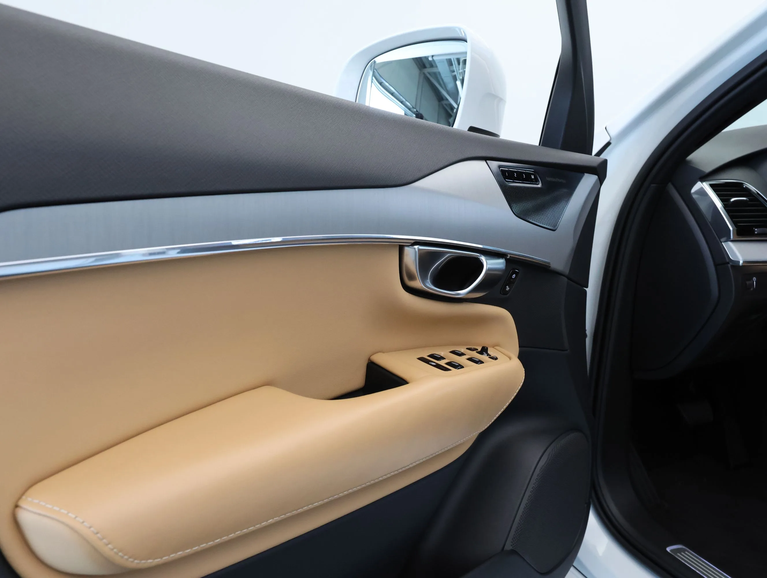 2020 Volvo XC90 B5 AWD R-Design, 11/26