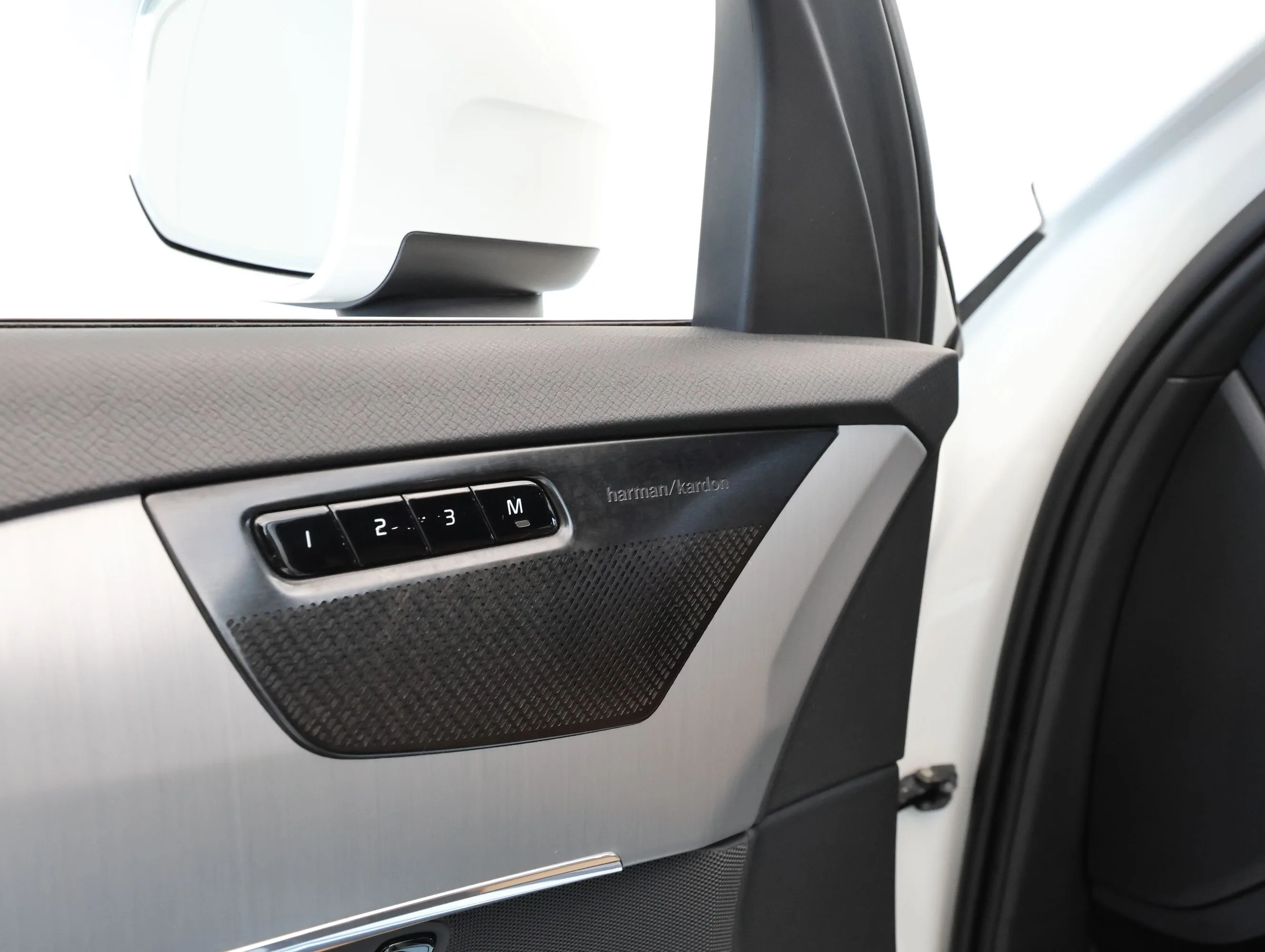 2020 Volvo XC90 B5 AWD R-Design, 12/26