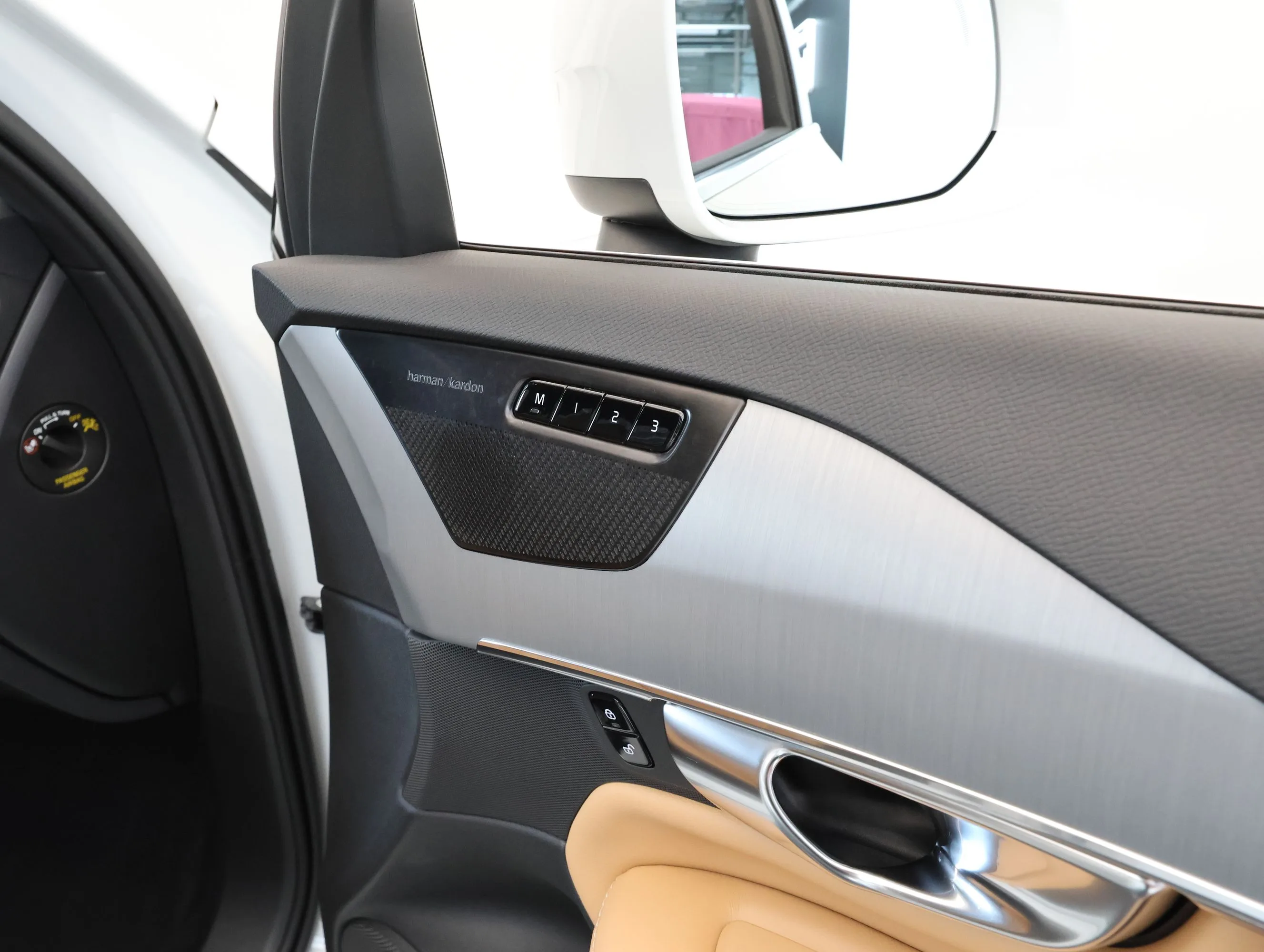 2020 Volvo XC90 B5 AWD R-Design, 19/26