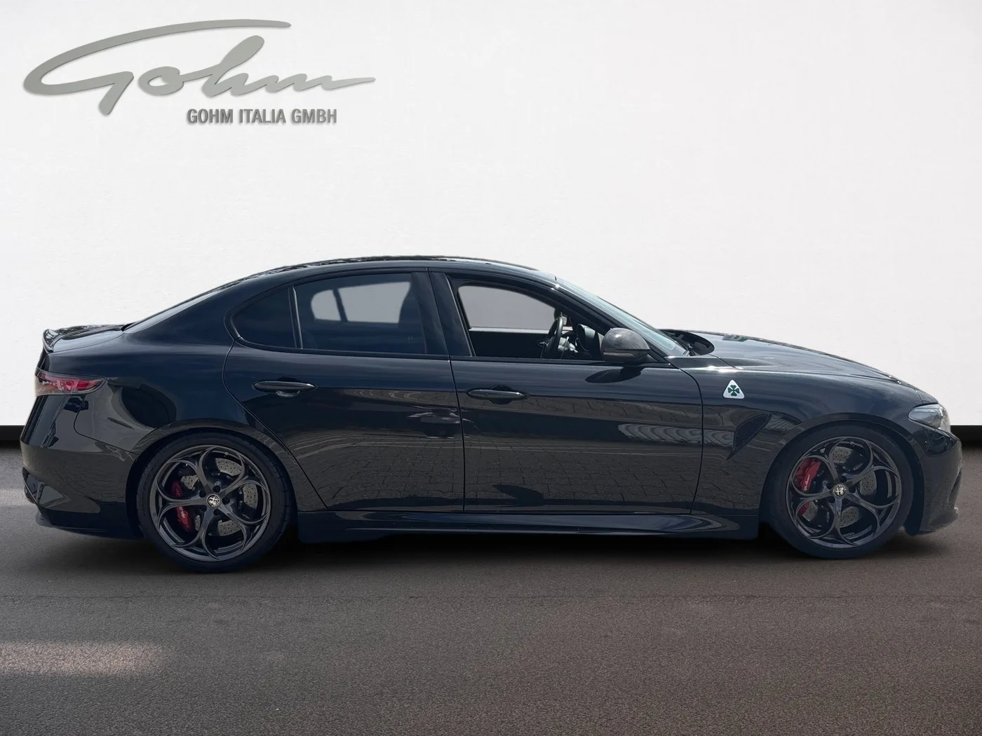 2021 Alfa Romeo Giulia Quadrifoglio offered by a specialist dealer in Singen, Germany, photo 7 of 15